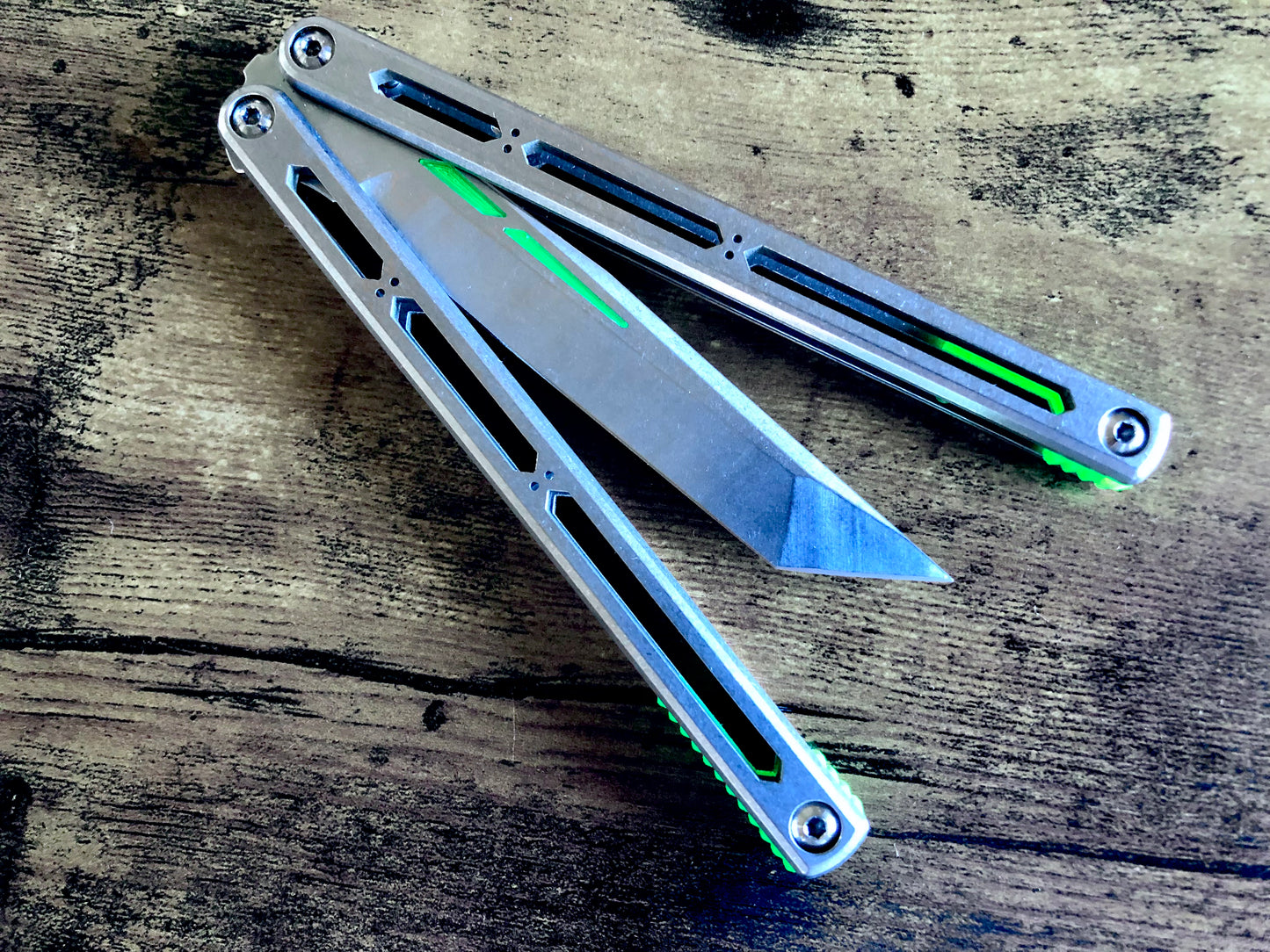 These Zippy spacers designed for the Squid Industries Hydro Balisong are made in-house from a rubbery, shatter-proof polyurethane. They add positive "sawtooth" jimping to the Hydro and are available as either full-length flush spacers for a more neutral balance, or handle extensions (with an adjustable tungsten weight system) to protect the handles from drops and increase momentum. A cosmetic blade insert is included.