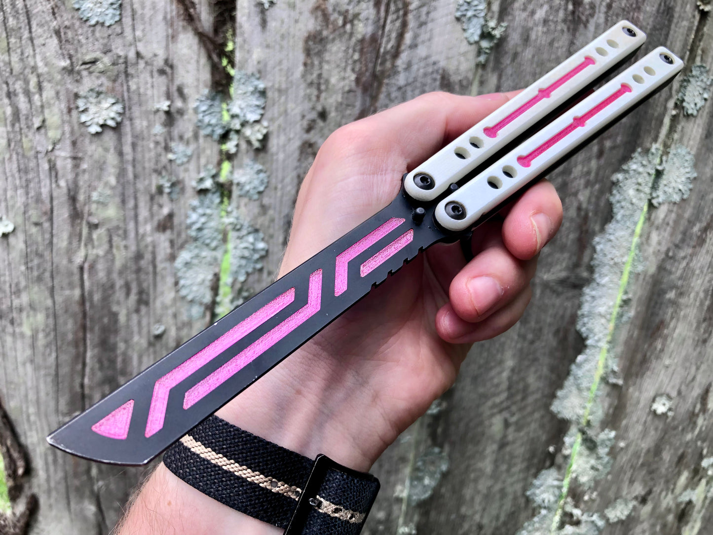 Modify the balance and add a pop of color to your Squid industries balisong trainer with these polyurethane blade inserts and handle inlays. The objective of this mod is to add blade weight for a slightly more neutral balance, with optional cosmetic handle inlays to add a pop of color.