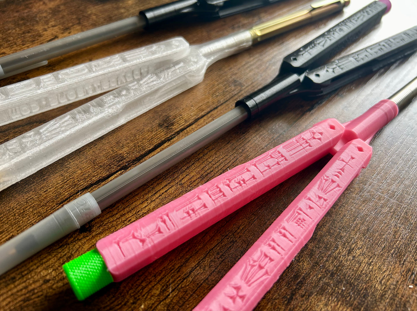Is it a Pen?...Is it a balisong? Yes! It's the Zippy BaliQuill, a toy butterfly knife that uses almost any standard pen size. Combine balisong flipping and pen spinning with this school & office-friendly pen balisong toy.