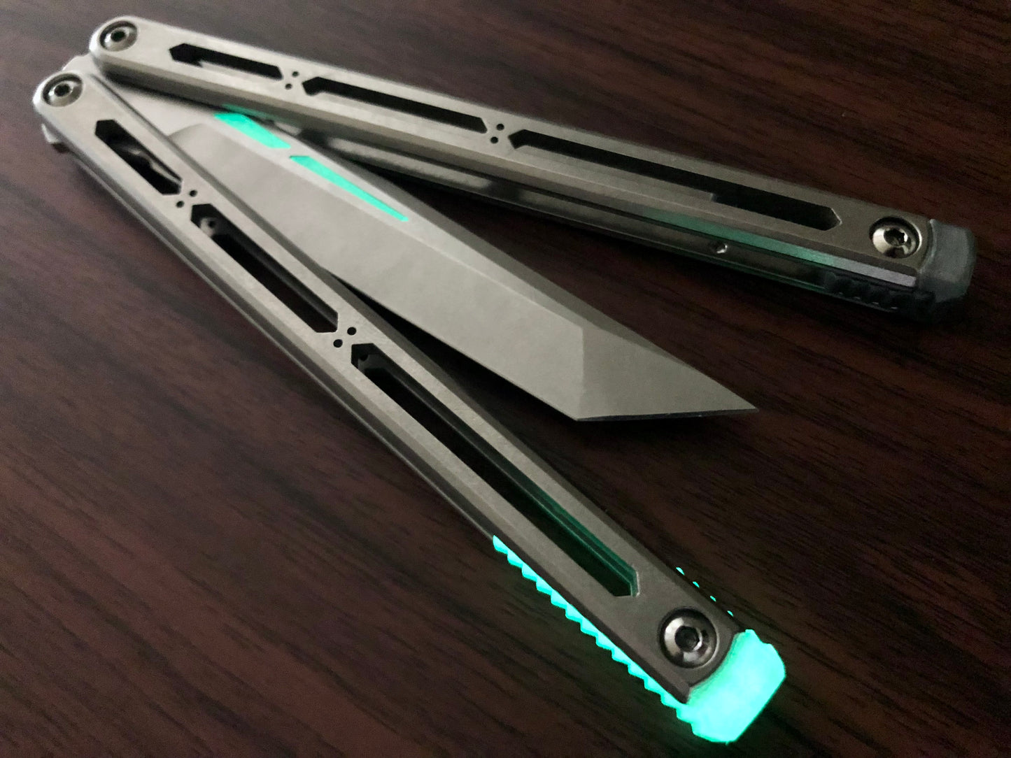 These Zippy spacers designed for the Squid Industries Hydro Balisong are made in-house from a rubbery, shatter-proof polyurethane. They add positive "sawtooth" jimping to the Hydro and are available as either full-length flush spacers for a more neutral balance, or handle extensions (with an adjustable tungsten weight system) to protect the handles from drops and increase momentum. A cosmetic blade insert is included.