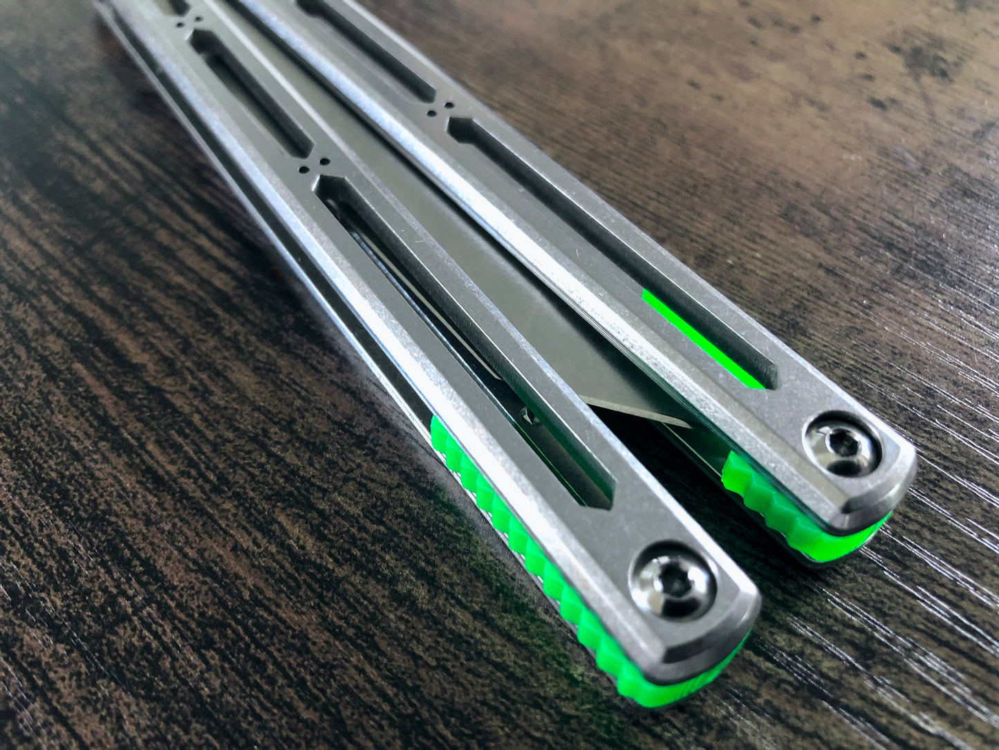 These Zippy spacers designed for the Squid Industries Hydro Balisong are made in-house from a rubbery, shatter-proof polyurethane. They add positive "sawtooth" jimping to the Hydro and are available as either full-length flush spacers for a more neutral balance, or handle extensions (with an adjustable tungsten weight system) to protect the handles from drops and increase momentum. A cosmetic blade insert is included.