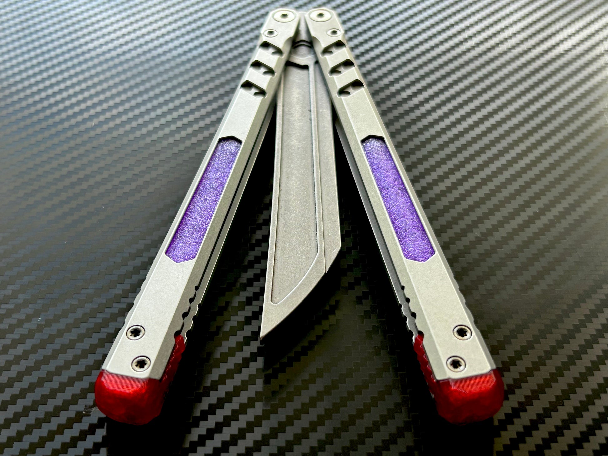 Perfect the balance and ergo of your BRS E-Volve Hex butterfly knife trainer with these custom-made Zippy spacers. The spacers are made in-house from a shatter-proof polyurethane. The spacers extend the handles, feature positive jimping, and enable adjustable balance with up to 3x removable tungsten weights per spacer.