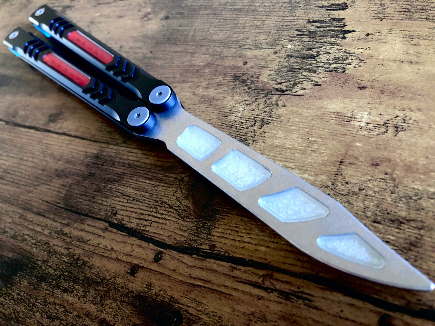 Modify the balance of your Revo Nexus balisong trainer with this custom-made Zippy balance mod. These inserts add blade weight for a more neutral balance profile. The inserts are made from a shatter-proof polyurethane and won't fall out on drops.