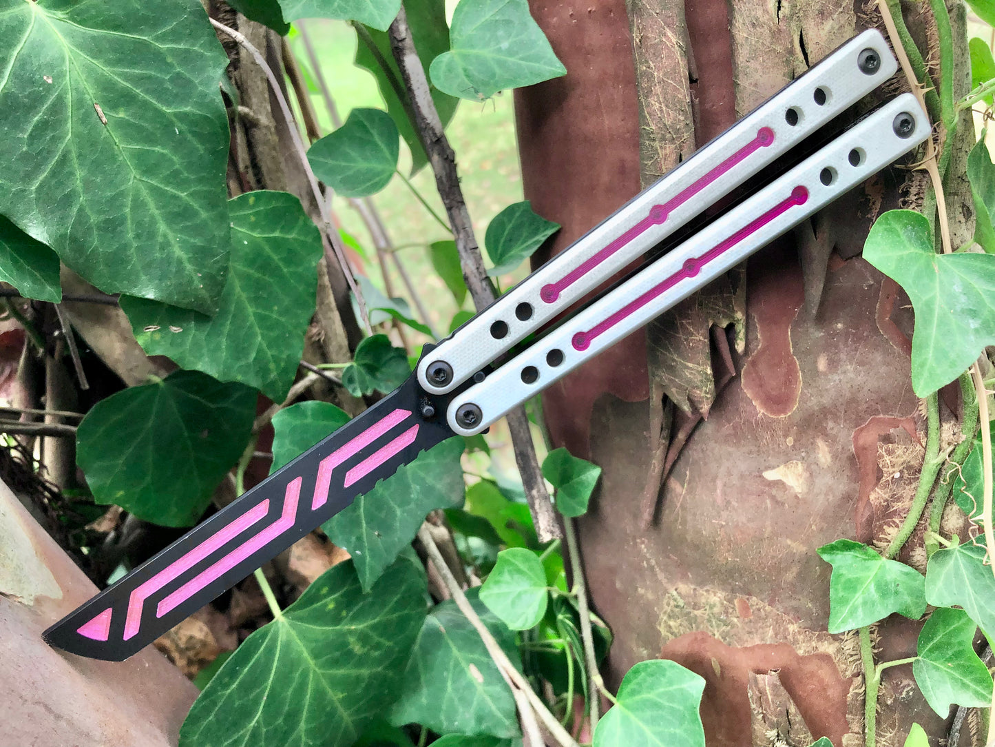 Modify the balance and add a pop of color to your Squid industries balisong trainer with these polyurethane blade inserts and handle inlays. The objective of this mod is to add blade weight for a slightly more neutral balance, with optional cosmetic handle inlays to add a pop of color.