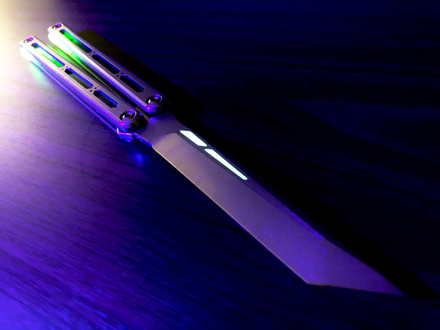 These Zippy spacers designed for the Squid Industries Hydro Balisong are made in-house from a rubbery, shatter-proof polyurethane. They add positive "sawtooth" jimping to the Hydro and are available as either full-length flush spacers for a more neutral balance, or handle extensions (with an adjustable tungsten weight system) to protect the handles from drops and increase momentum. A cosmetic blade insert is included.