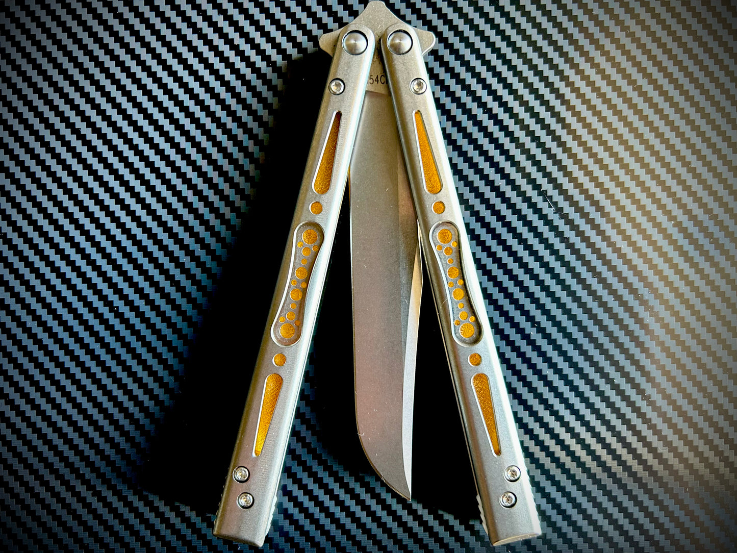 Add a pop of color to your EPS Wraith balisong with these polyurethane Zippy handle inlays. Compatible with G10 and Titanium Wraith variants. The inlays deepen the sound of the Ti Wraith.