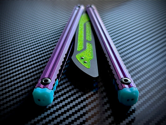 These Zippy spacers and blade inserts designed for the Nabalis Impulse butterfly knife trainer are made from a shatter-proof polyurethane. The spacers extend and protect the handles, feature positive jimping, and enable adjustable balance with up to 3x removable tungsten weights per spacer. The blade inserts increase momentum and enable you to adjust the balance with the optional tungsten-weighted tip insert.