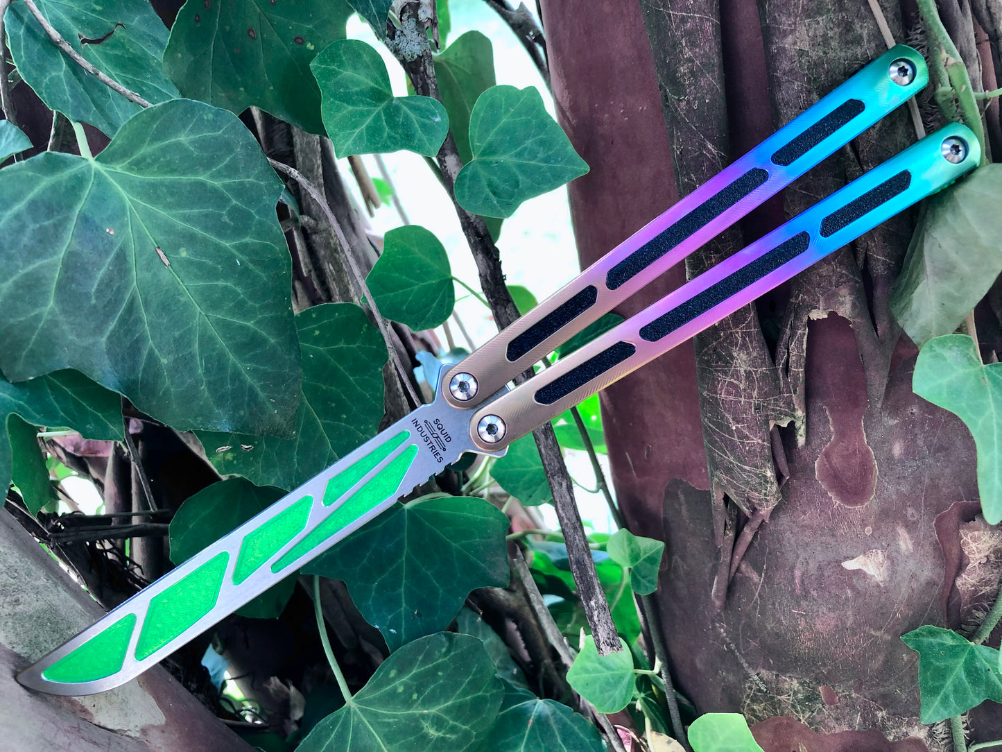 Modify the grip of your Squid Industries Tsunami balisong with these custom-made Zippy mods that adds jimping to the inside of the handles, and inlays to the surface. These polyurethane jimping and handle inlay mods can also be used to add a pop of color or mark the bite handle.