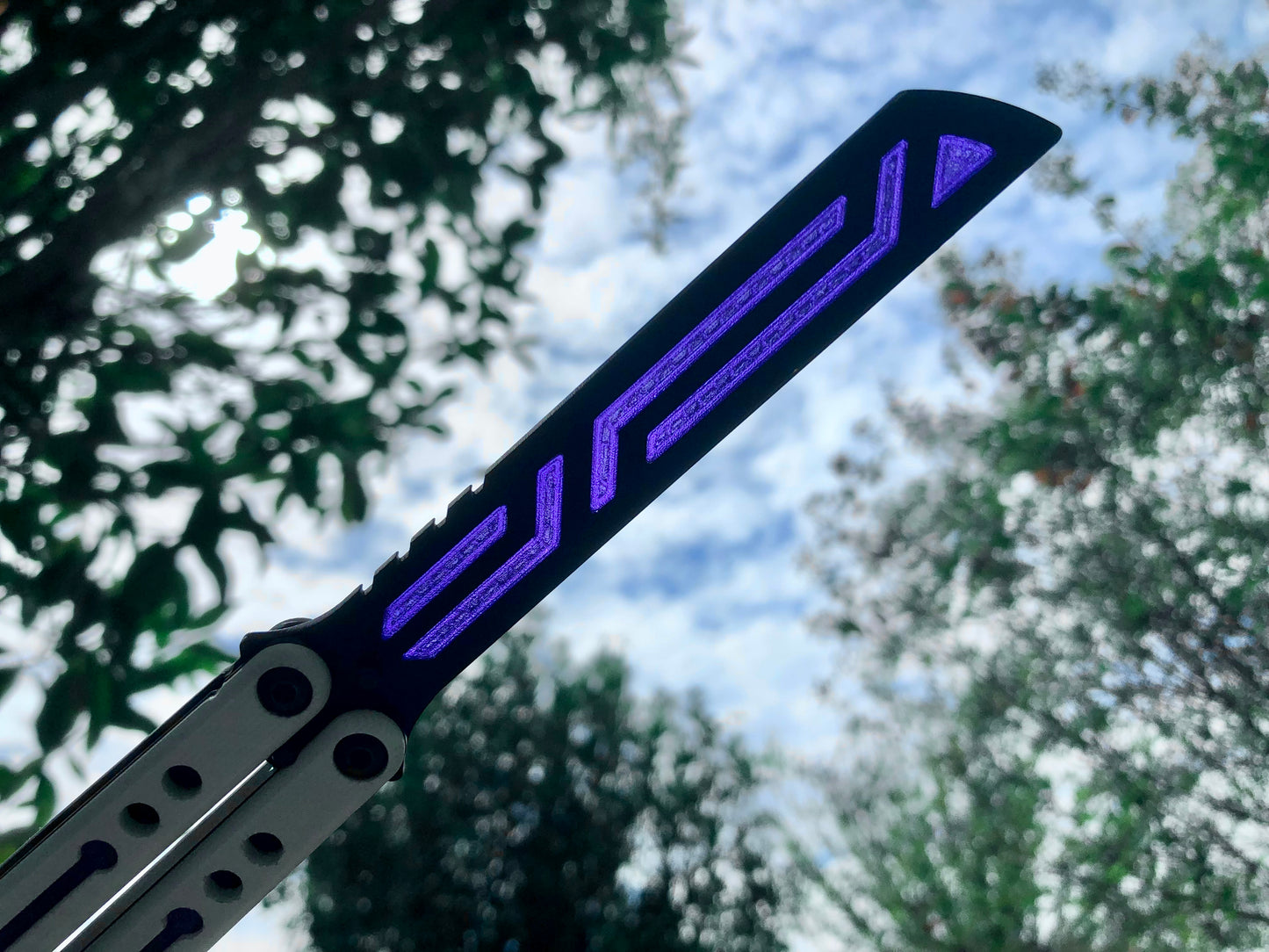 Modify the balance and add a pop of color to your Squid industries Nautilus balisong trainer with these polyurethane blade inserts and handle inlays. The objective of this mod is to add blade weight for a slightly more neutral balance, with optional cosmetic handle inlays to add a pop of color.
