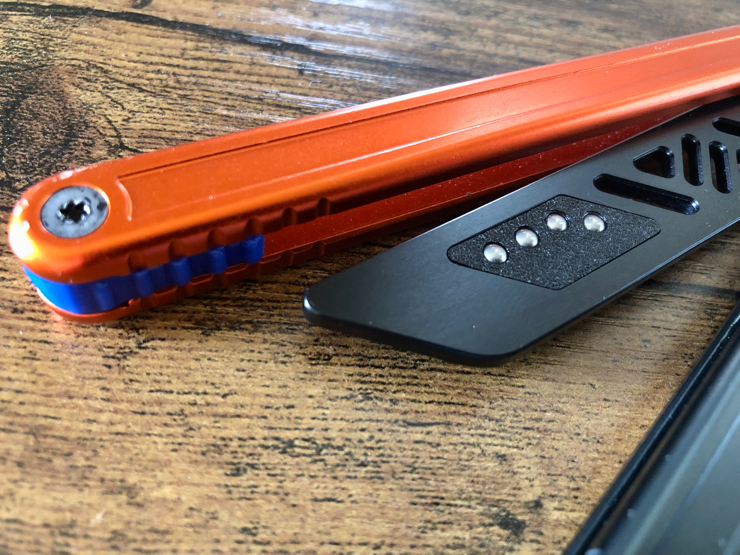 Adjust the balance of your Glidr Arctic & Glidr Antarctic trainers with these custom-made Zippy blade inserts. The insert houses 4x removable tungsten weights which enable the Glidr trainers to have more tip weight. This mod allows you to adapt your Glidrs to suit your specific balance preference.