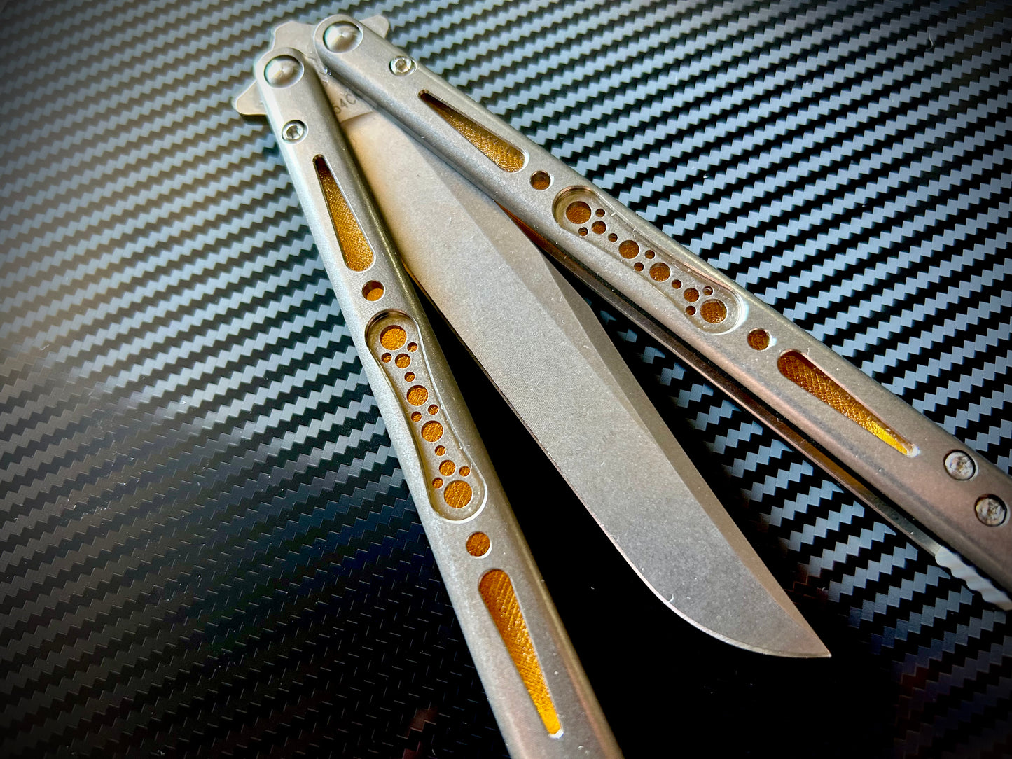 Add a pop of color to your EPS Wraith balisong with these polyurethane Zippy handle inlays. Compatible with G10 and Titanium Wraith variants. The inlays deepen the sound of the Ti Wraith.