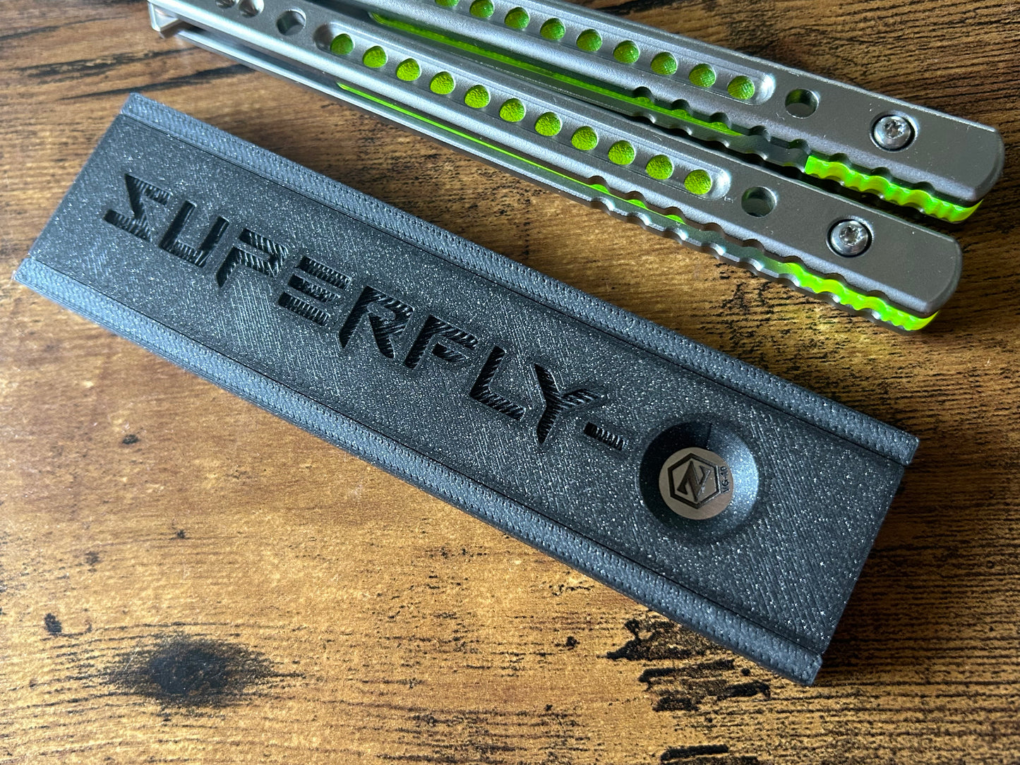 Kit our your BBBarFly SuperFly balisong trainer with the Zippy SuperFly-Z mod. The SuperFly-Z is a drop-in replacement for the SuperFly trainer blade.