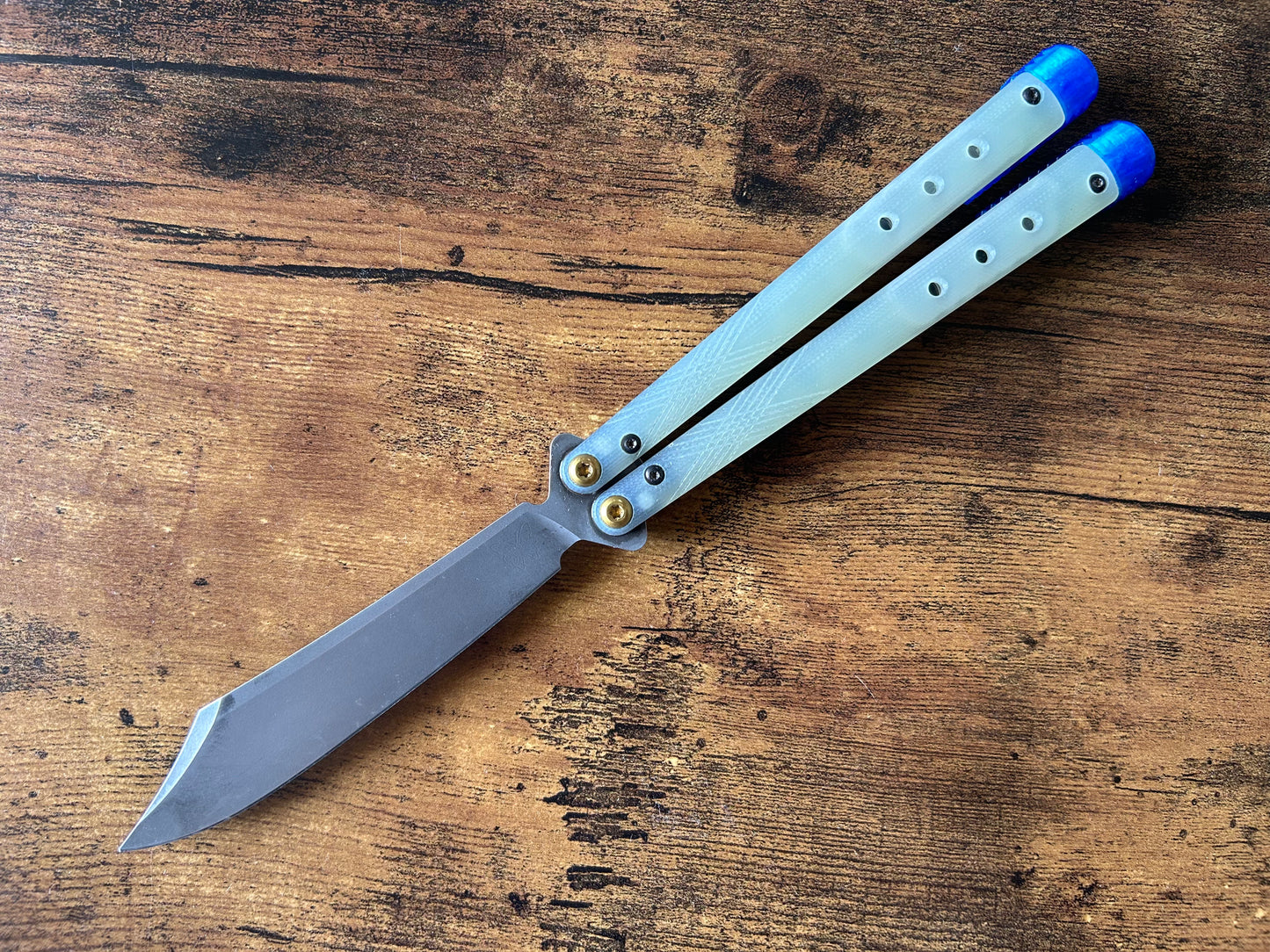 These Zippy spacers for the Benchmade Necron balisong are shatter-proof extensions that will protect your handles with no risk of cracking on hard-drops. They are available in 3x different lengths with removable tungsten weights for a more granular balance and length customization. They also offer positive jimping for extra grip, and install easily in just a few minutes (watch the assembly video above!). These spacers are a no-nonsense upgrade for the Necron.