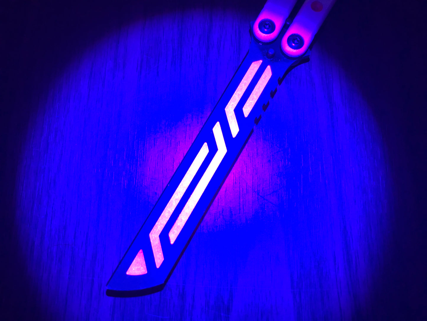 Modify the balance and add a pop of color to your Squid industries balisong trainer with these polyurethane blade inserts and handle inlays. The objective of this mod is to add blade weight for a slightly more neutral balance, with optional cosmetic handle inlays to add a pop of color.
