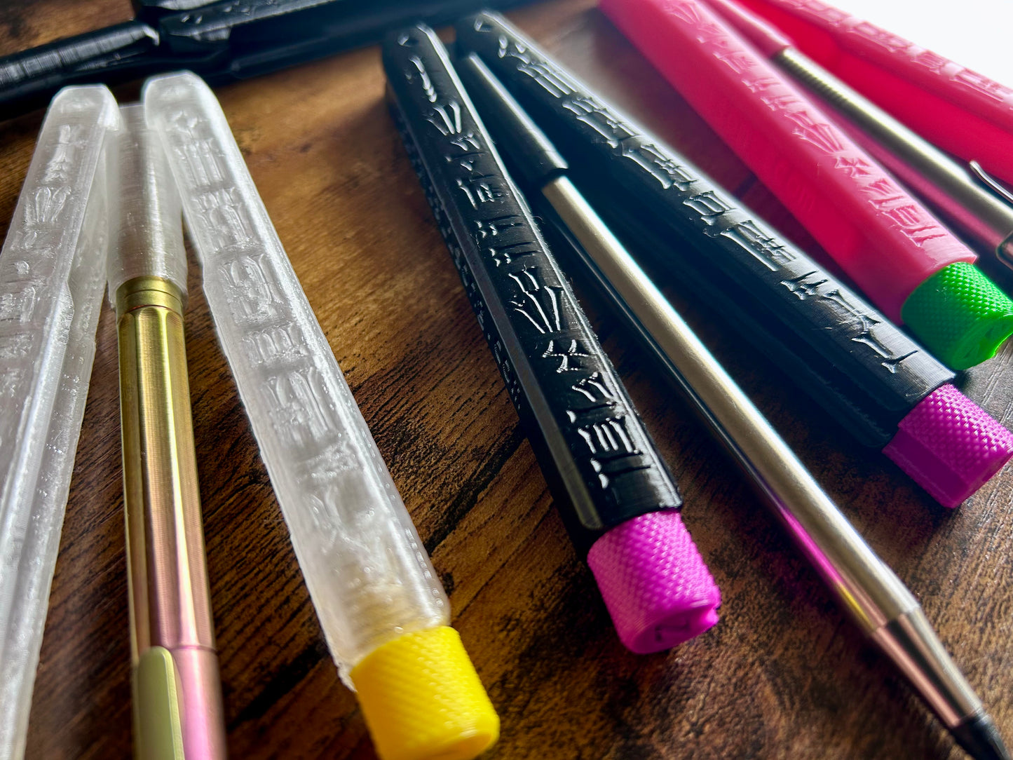 Is it a Pen?...Is it a balisong? Yes! It's the Zippy BaliQuill, a toy butterfly knife that uses almost any standard pen size. Combine balisong flipping and pen spinning with this school & office-friendly pen balisong toy.