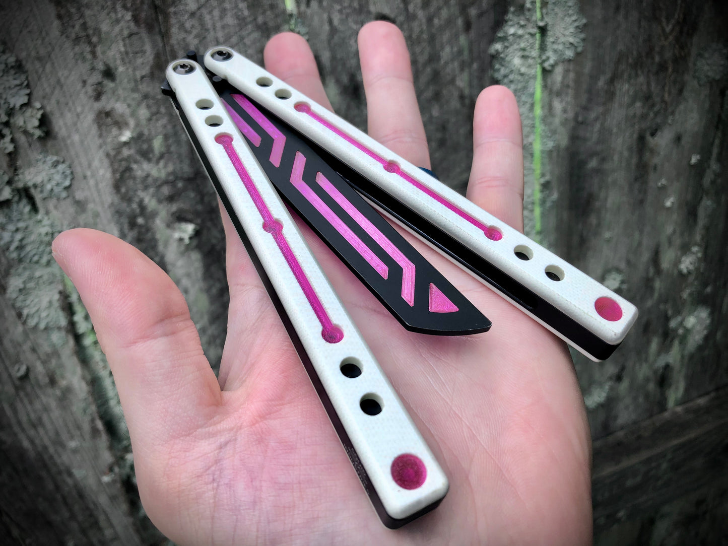 Modify the balance and add a pop of color to your Squid industries balisong trainer with these polyurethane blade inserts and handle inlays. The objective of this mod is to add blade weight for a slightly more neutral balance, with optional cosmetic handle inlays to add a pop of color.