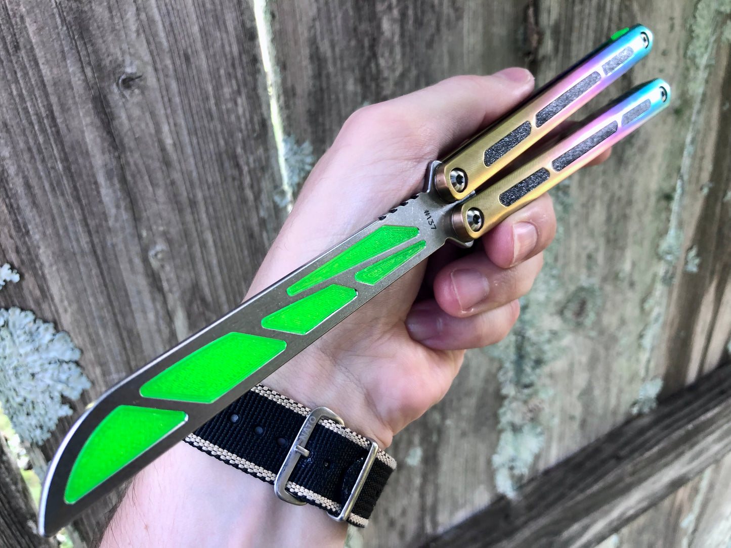 Modify the grip of your Squid Industries Tsunami balisong with these custom-made Zippy mods that adds jimping to the inside of the handles, and inlays to the surface. These polyurethane jimping and handle inlay mods can also be used to add a pop of color or mark the bite handle.