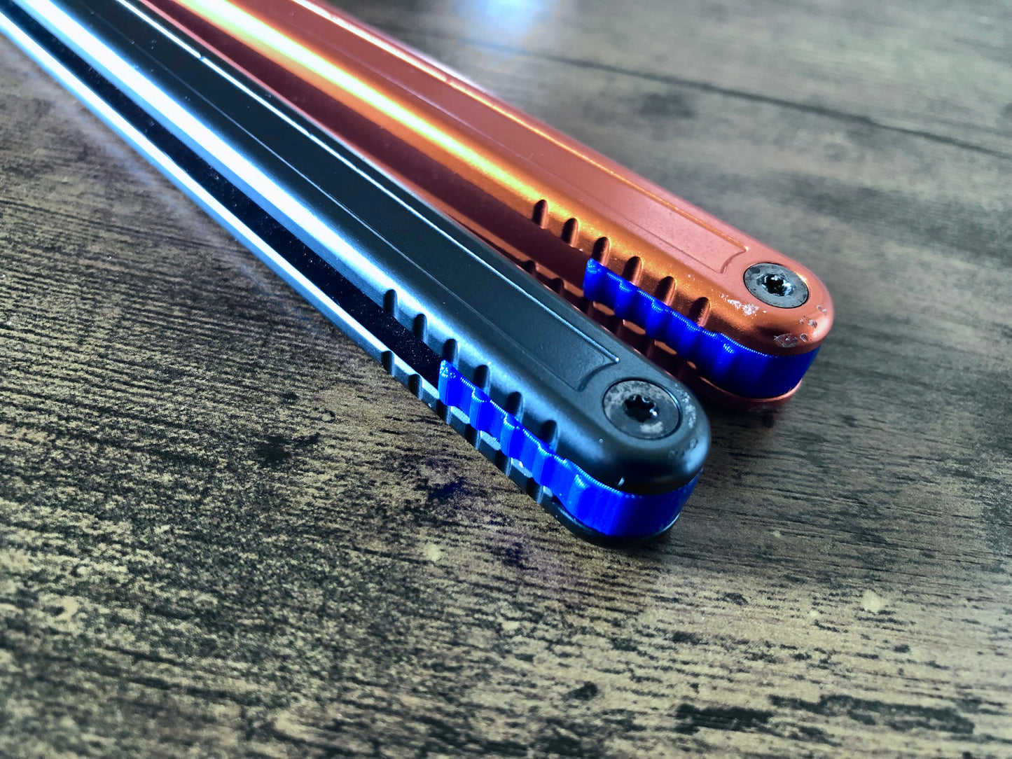 Adjust the balance and weight distribution of your Glidr Arctic & Glidr Antarctic trainers with these custom-made Zippy spacers. The spacers are made in-house from a rubbery, shatter-proof polyurethane and can be used to either add grip, or extend the handles. The flush spacers add substantial grip with positive jimping, while the extensions lengthen the handles and protect them from drops. Both spacer styles offer adjustable weights.
