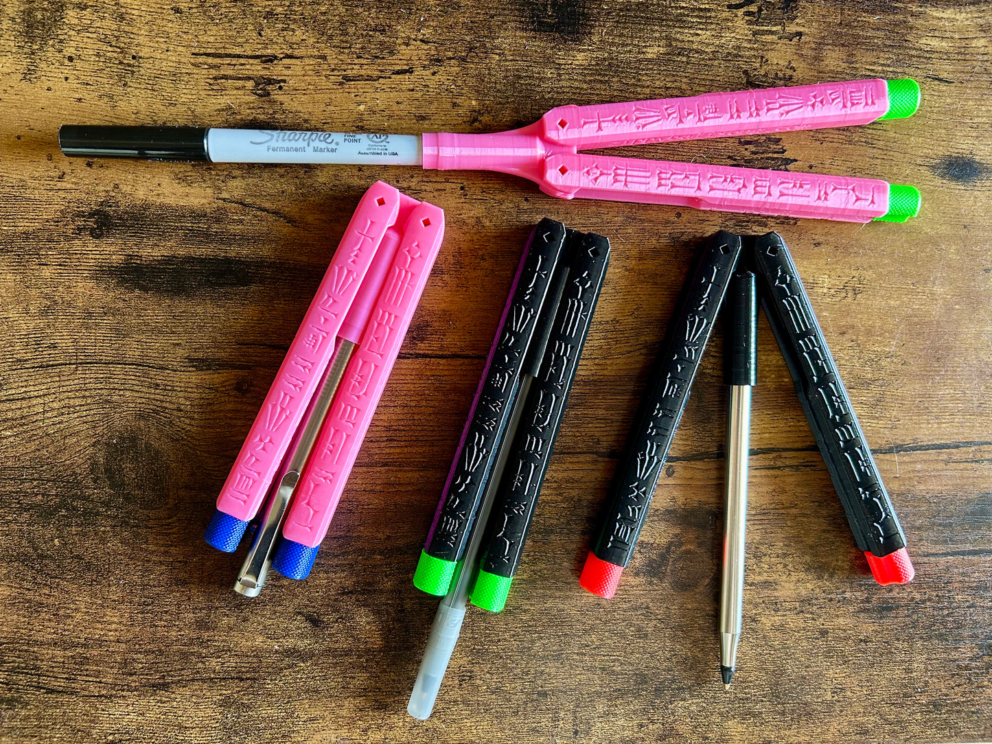 Is it a Pen?...Is it a balisong? Yes! It's the Zippy BaliQuill, a toy butterfly knife that uses almost any standard pen size. Combine balisong flipping and pen spinning with this school & office-friendly pen balisong toy.