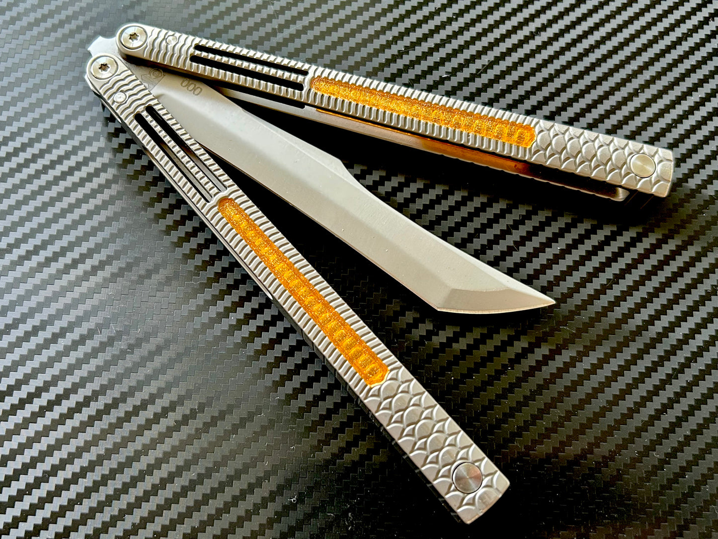 These Zippy handle inlays are designed for the Dodo Industries Ivo butterfly knife. The inlays deepen the sound, modify the grip, and add color without substantially affecting the balance of your balisong.