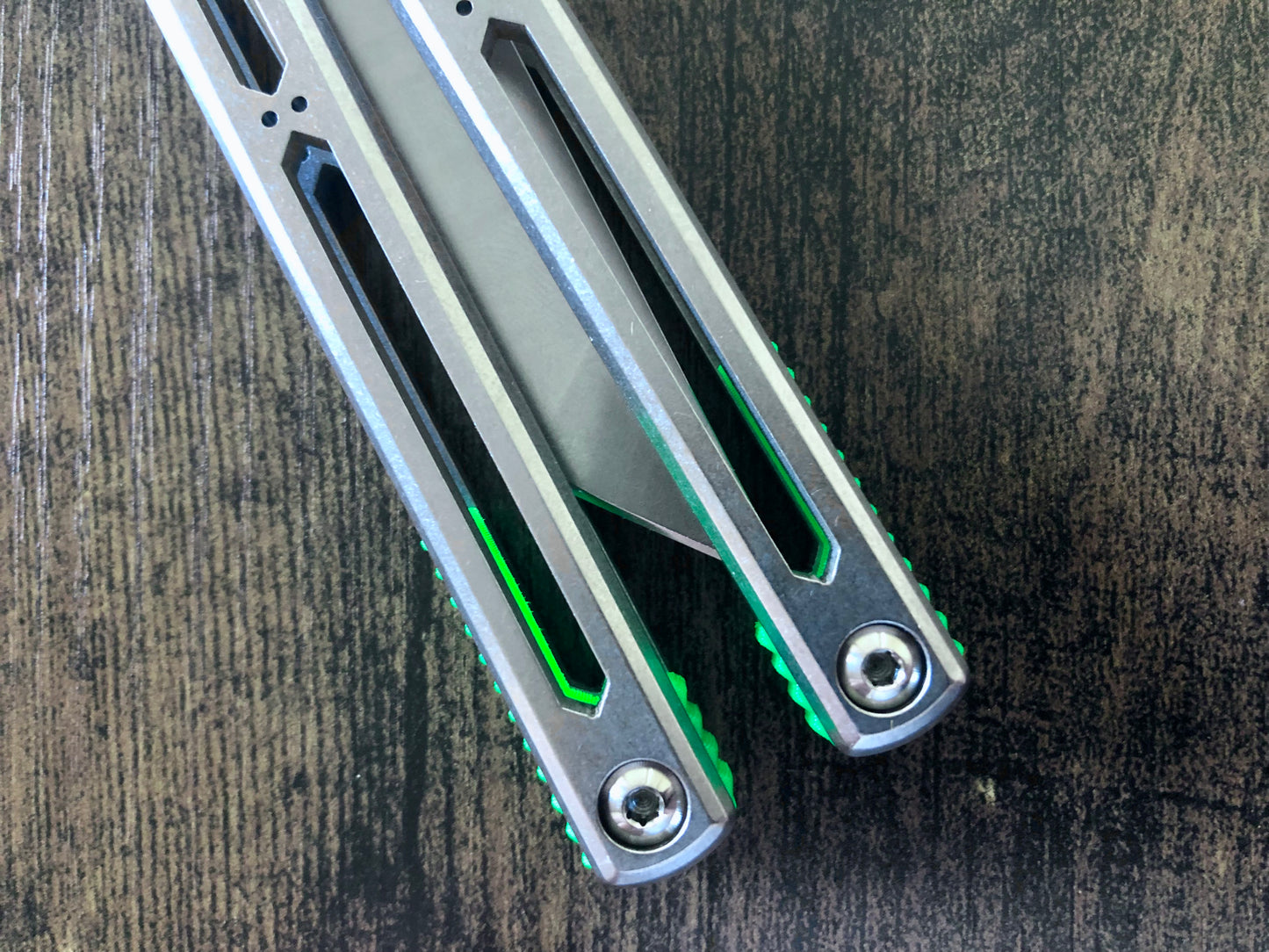 These Zippy spacers designed for the Squid Industries Hydro Balisong are made in-house from a rubbery, shatter-proof polyurethane. They add positive "sawtooth" jimping to the Hydro and are available as either full-length flush spacers for a more neutral balance, or handle extensions (with an adjustable tungsten weight system) to protect the handles from drops and increase momentum. A cosmetic blade insert is included.