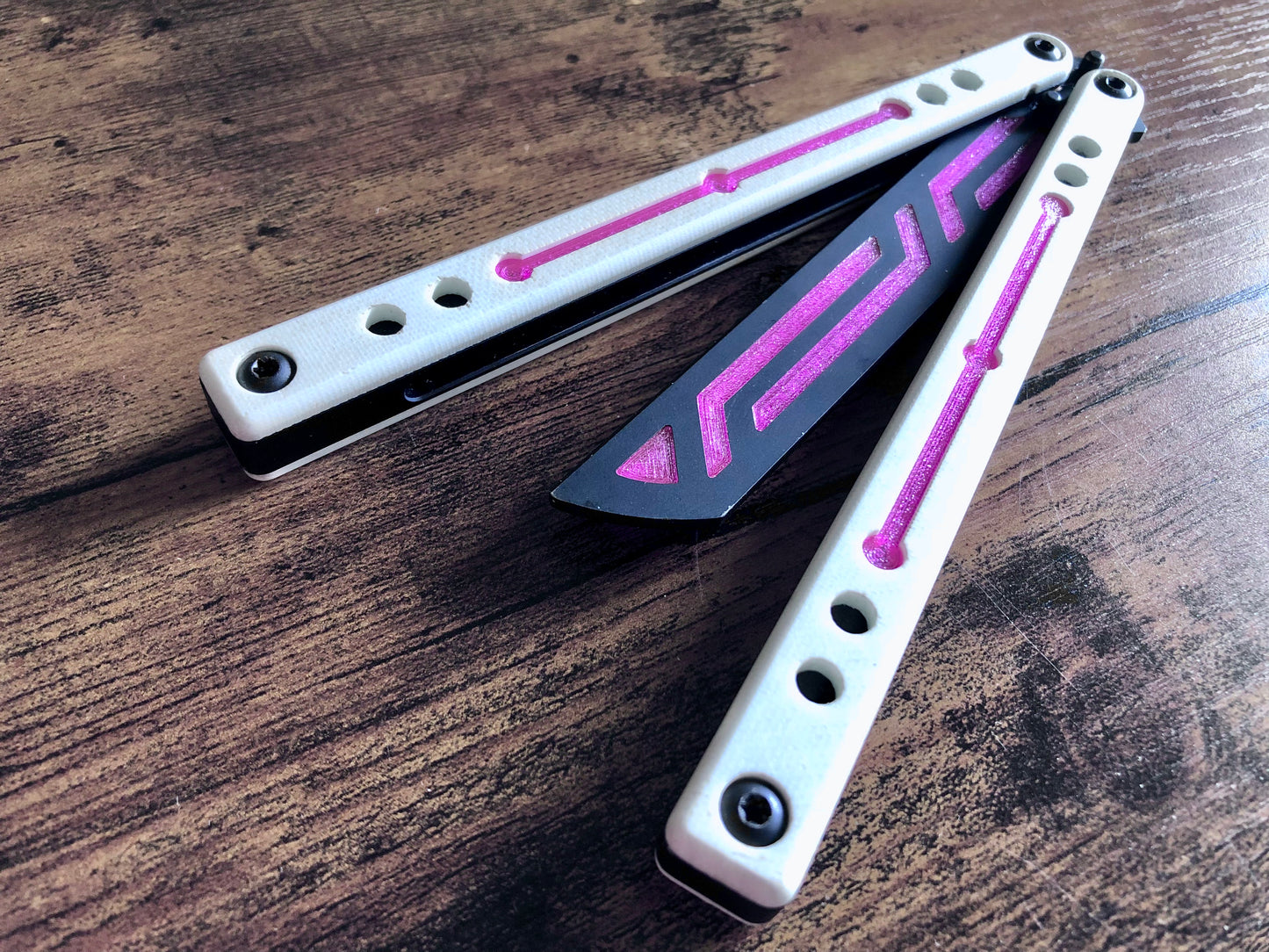 Modify the balance and add a pop of color to your Squid industries balisong trainer with these polyurethane blade inserts and handle inlays. The objective of this mod is to add blade weight for a slightly more neutral balance, with optional cosmetic handle inlays to add a pop of color.