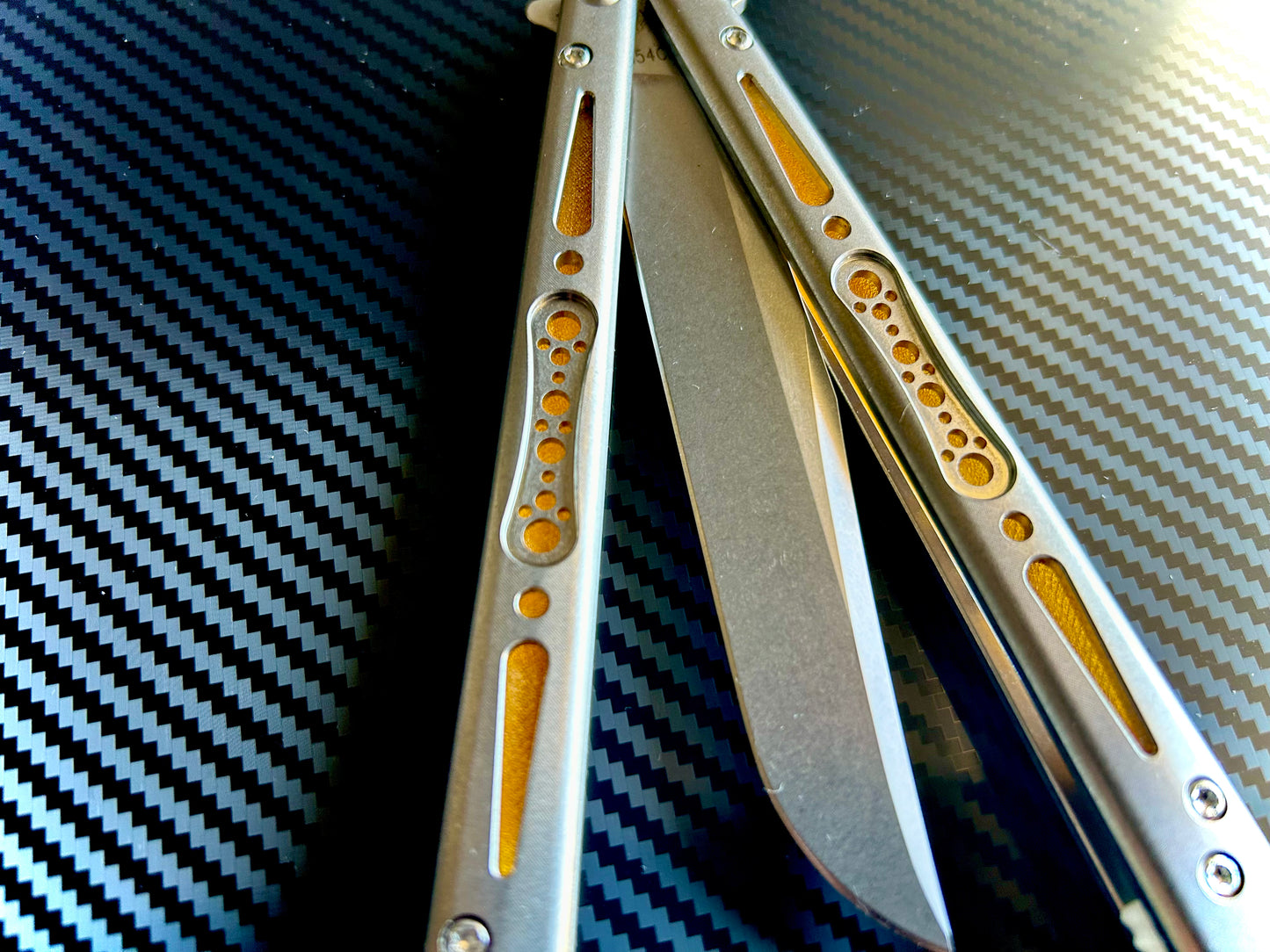 Add a pop of color to your EPS Wraith balisong with these polyurethane Zippy handle inlays. Compatible with G10 and Titanium Wraith variants. The inlays deepen the sound of the Ti Wraith.