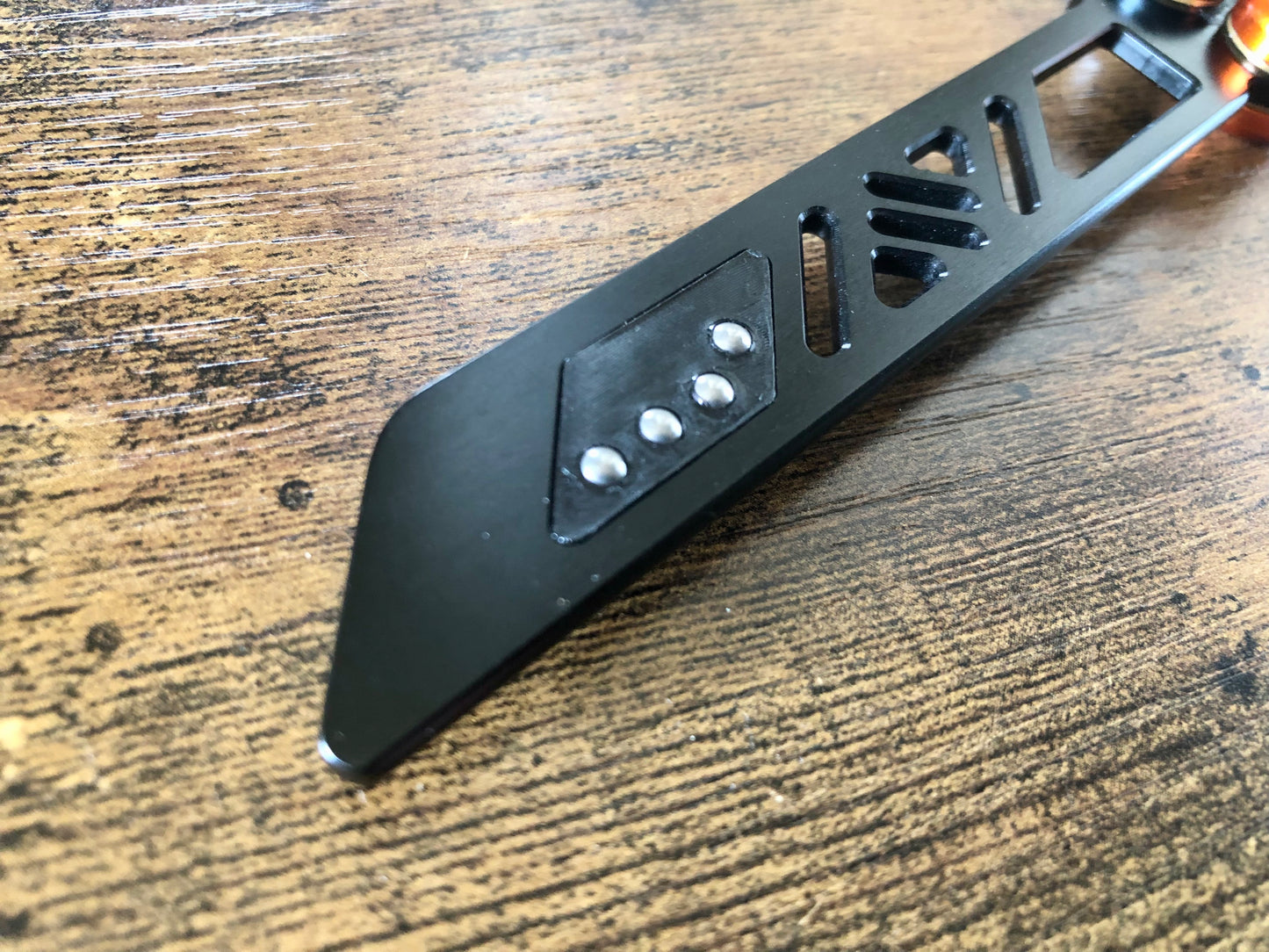 Adjust the balance of your Glidr Arctic & Glidr Antarctic trainers with these custom-made Zippy blade inserts. The insert houses 4x removable tungsten weights which enable the Glidr trainers to have more tip weight. This mod allows you to adapt your Glidrs to suit your specific balance preference.