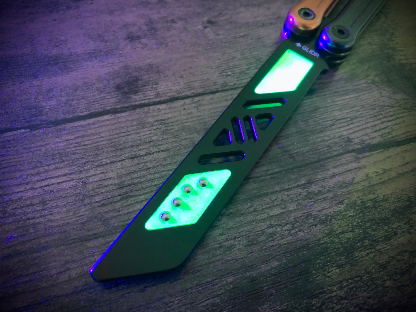 Adjust the balance of your Glidr Arctic & Glidr Antarctic trainers with these custom-made Zippy blade inserts. The insert houses 4x removable tungsten weights which enable the Glidr trainers to have more tip weight. This mod allows you to adapt your Glidrs to suit your specific balance preference.