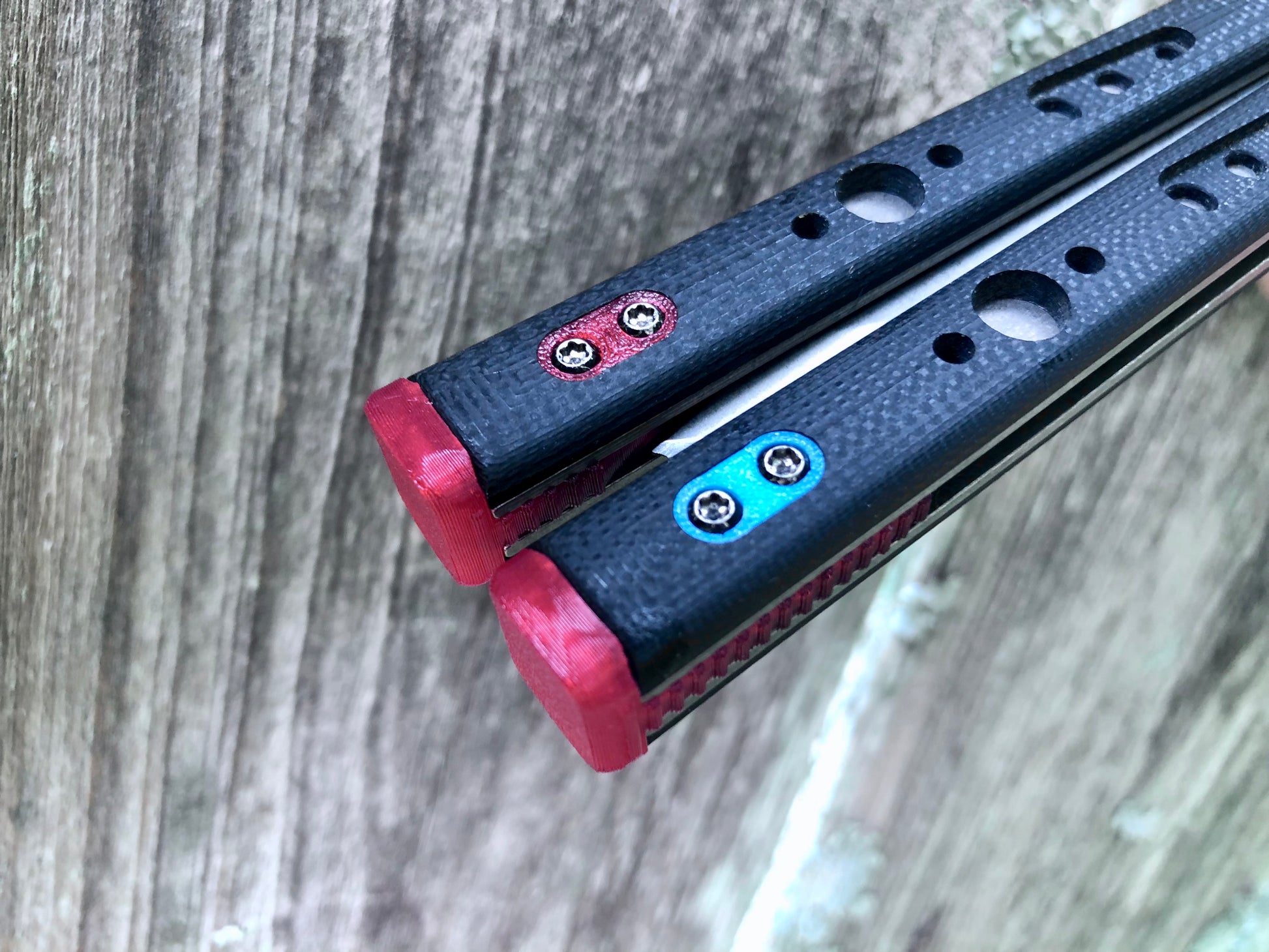 Improve the balance of your Blade Runner Systems Replicant, BRS Alpha Beast, and BRS Barebones with Zippy Spacers. Adjustable balance, positive jimping, and handle extensions to protect your favorite balisongs from concrete drops.