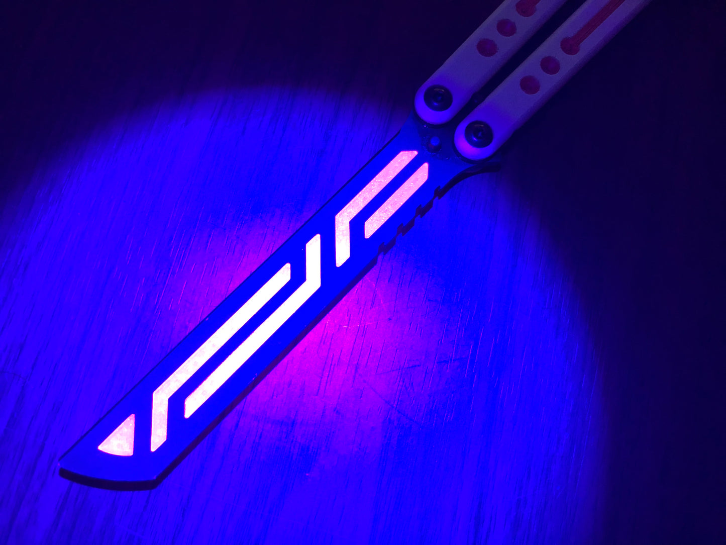 Modify the balance and add a pop of color to your Squid industries balisong trainer with these polyurethane blade inserts and handle inlays. The objective of this mod is to add blade weight for a slightly more neutral balance, with optional cosmetic handle inlays to add a pop of color.