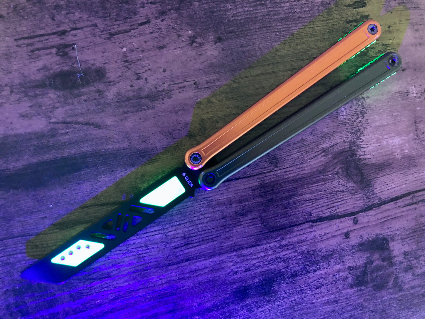 Adjust the balance of your Glidr Arctic & Glidr Antarctic trainers with these custom-made Zippy blade inserts. The insert houses 4x removable tungsten weights which enable the Glidr trainers to have more tip weight. This mod allows you to adapt your Glidrs to suit your specific balance preference.