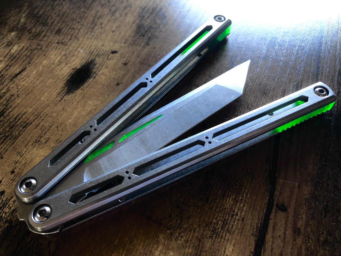 These Zippy spacers designed for the Squid Industries Hydro Balisong are made in-house from a rubbery, shatter-proof polyurethane. They add positive "sawtooth" jimping to the Hydro and are available as either full-length flush spacers for a more neutral balance, or handle extensions (with an adjustable tungsten weight system) to protect the handles from drops and increase momentum. A cosmetic blade insert is included.
