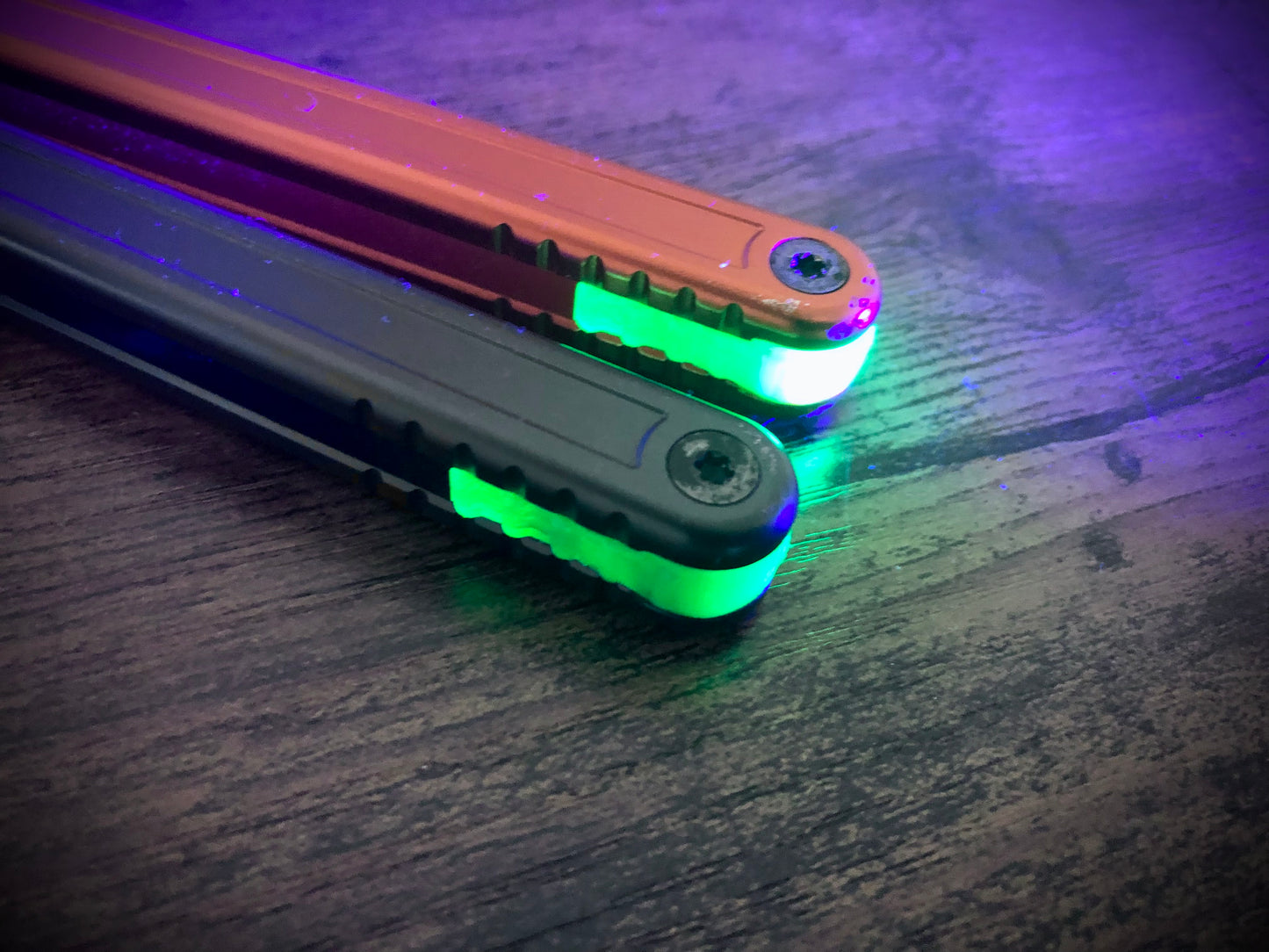 Adjust the balance and weight distribution of your Glidr Arctic & Glidr Antarctic trainers with these custom-made Zippy spacers. The spacers are made in-house from a rubbery, shatter-proof polyurethane and can be used to either add grip, or extend the handles. The flush spacers add substantial grip with positive jimping, while the extensions lengthen the handles and protect them from drops. Both spacer styles offer adjustable weights.