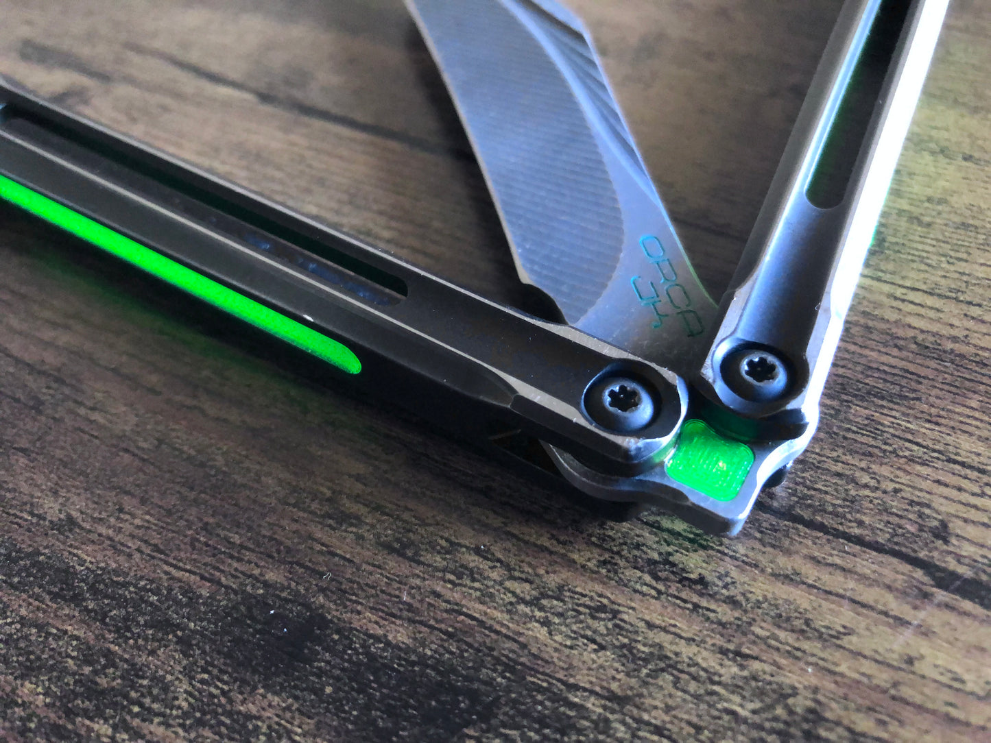 Add a pop of color and silence the ring of your JK Design Orca v2 balisong with these Zippy inlays. This mod consists of tang inlays, speed channel inserts, and "pivot plugs" which fill the bores at the base of the handles. The inlays are made in-house from a rubbery polyurethane and won't pop out on drops