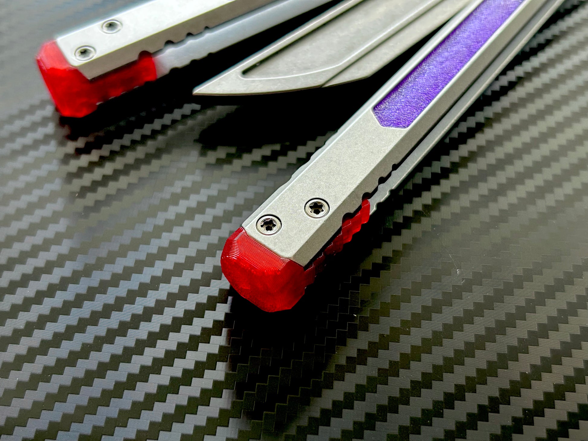 Perfect the balance and ergo of your BRS E-Volve Hex butterfly knife trainer with these custom-made Zippy spacers. The spacers are made in-house from a shatter-proof polyurethane. The spacers extend the handles, feature positive jimping, and enable adjustable balance with up to 3x removable tungsten weights per spacer.