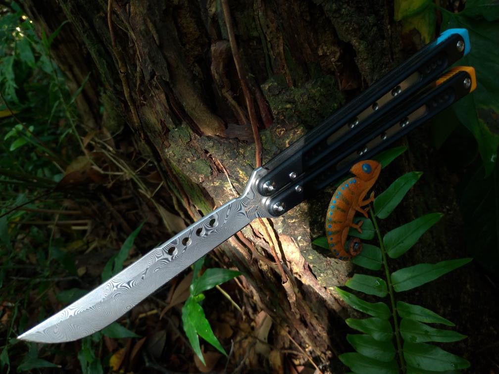 These Black Balisong Rebola v2 spacers are made in-house from a rubbery, shatter-proof polyurethane. They are ultra-lightweight extension spacers that reduce the stock handle-bias. They also feature positive sawtooth jimping and enable adjustable balance with up to 1x removable tungsten weight per spacer.