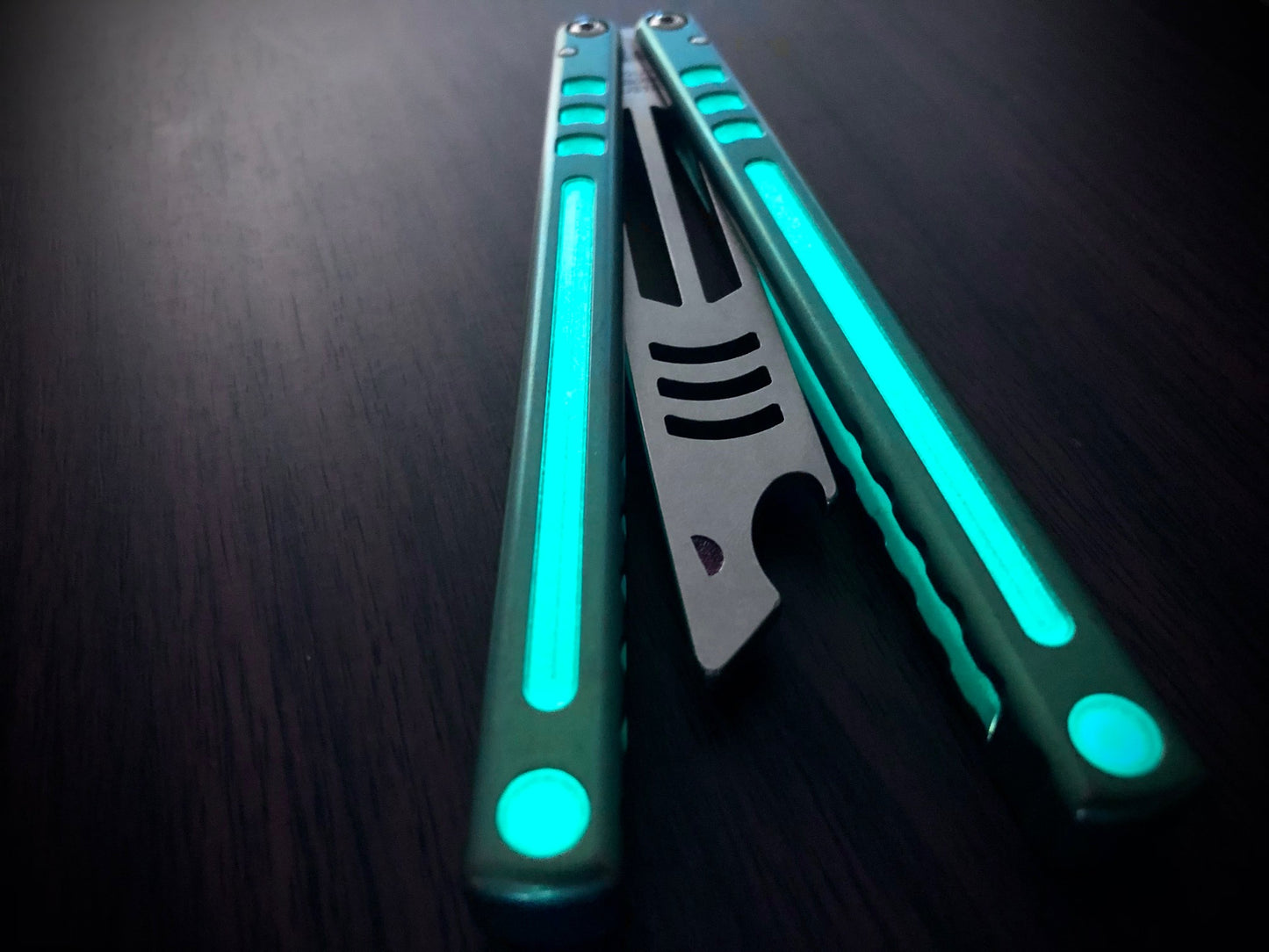 Pivot Plugs are a cosmetic handle inlay mod designed to friction fit in 3/16" bores at the bottom of a variety of balisong handles, including the Squid Industries Krake Raken balisong, the MachineWise Prysma, and the Nabalis Vulp Pro.