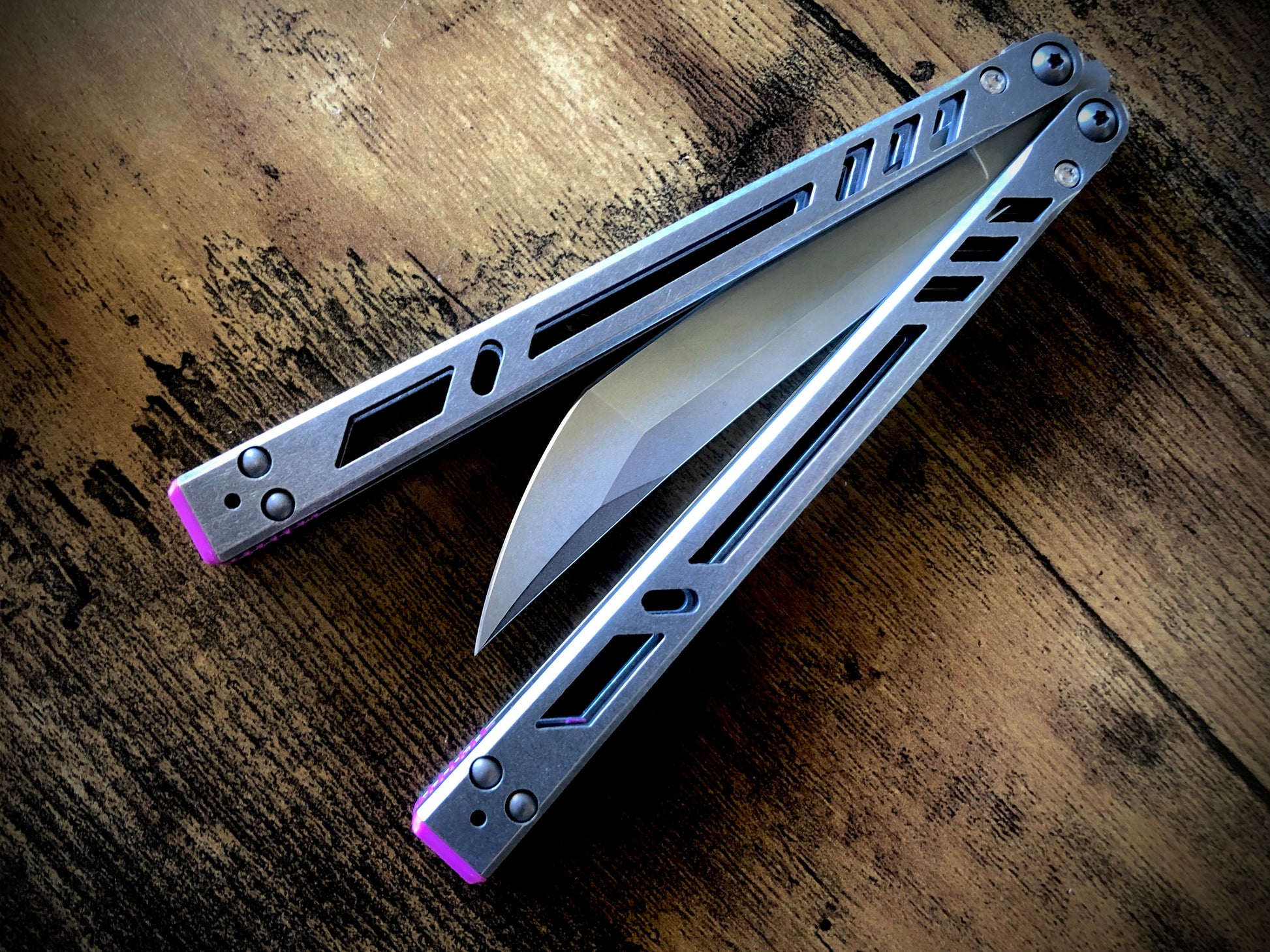 These Zippy spacers are designed for the BRS Barebones and Tibones, and are made in-house from a rubbery, shatter-proof polyurethane. The spacers are offered as either extensions or full-length "flush" spacers. The full-length spacers offer a slightly more neutral balance, while the extensions round the edges for comfort and protect the handles from drops. Both spacers feature positive jimping and enable adjustable balance with up to 1x removable tungsten weight per spacer.