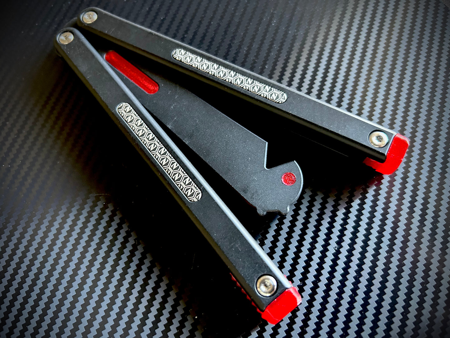 The Frank-Z is a plastic balisong trainer collaboration brought to you by none other than LDY and Zippy. Now, you can get the LDY Frank butterfly knife trainer with cosmetic Zippy blade inserts and Zippy extensions for longer handle length and improved durability. Plus, you can reduce the volume with optional Zippy silencers.