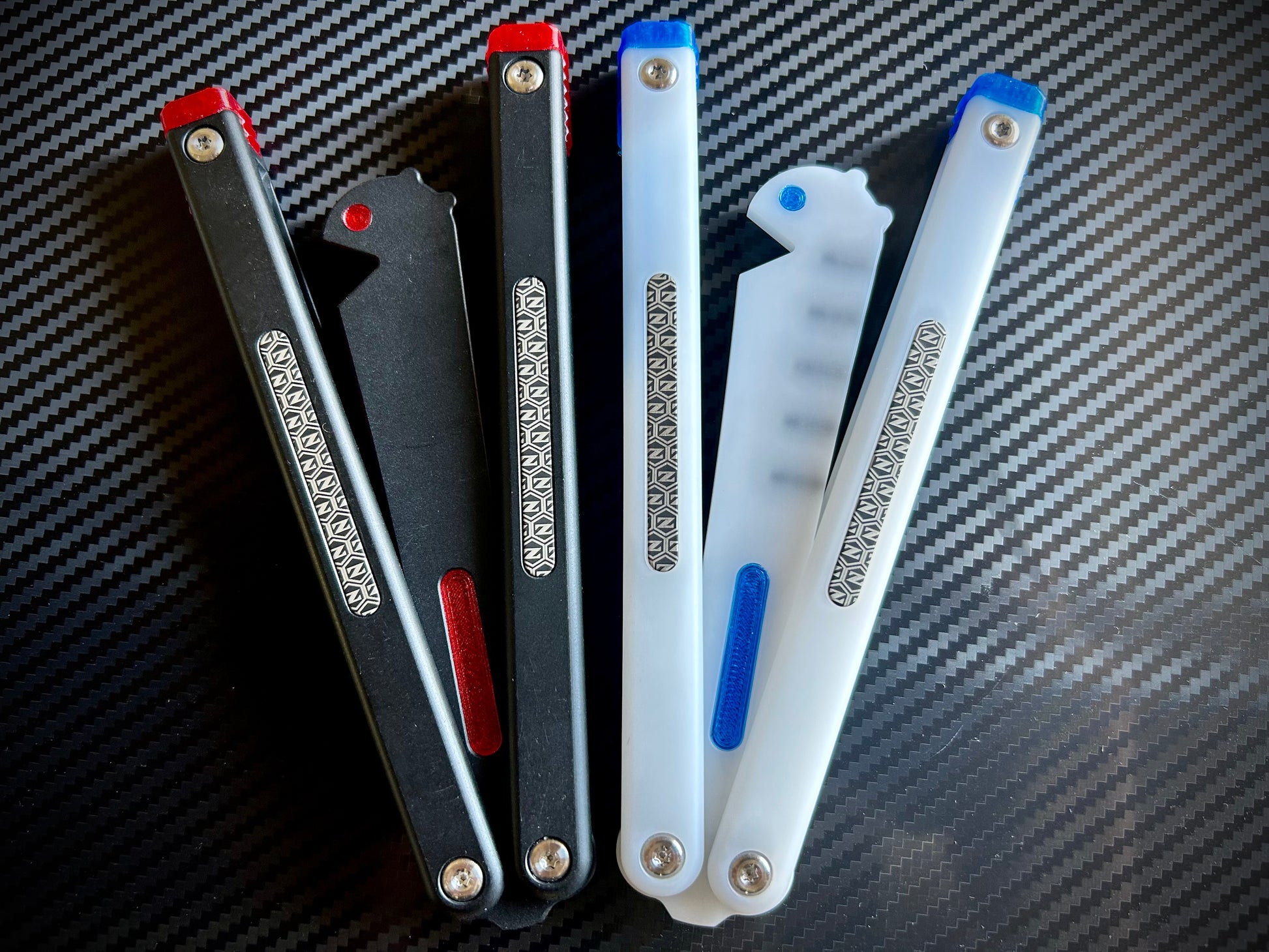 The Frank-Z is a plastic balisong trainer collaboration brought to you by none other than LDY and Zippy. Now, you can get the LDY Frank butterfly knife trainer with cosmetic Zippy blade inserts and Zippy extensions for longer handle length and improved durability. Plus, you can reduce the volume with optional Zippy silencers.