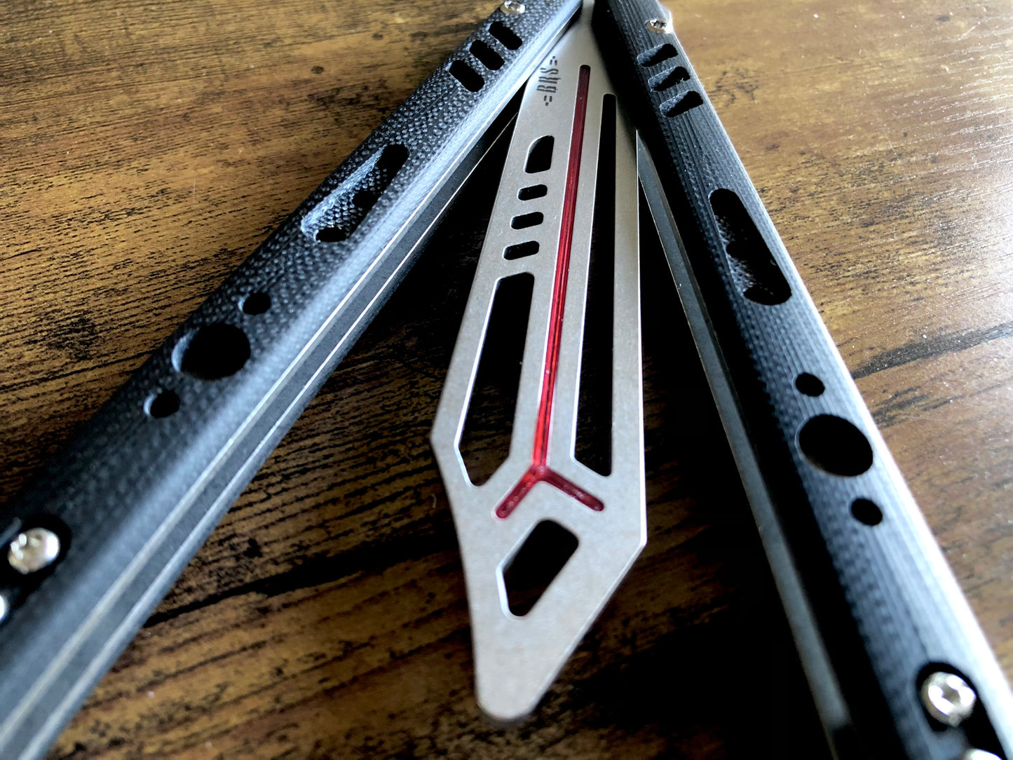 Eliminate the ring of your BRS Replicant trainer balisong with this custom-made Zippy blade insert. The insert is ultralight, weighing in at as low as 0.017 oz, so it won't affect the balance for flipping.
