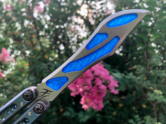 Integrate additional jimping surface area and an adjustable weight system into the Fellowship Blades Medusa v3 and Empusa v3 balisongs with this polyurethane Zippy mod. Adjust the balance and add color to the trainer blade with these polyurethane Zippy inserts.