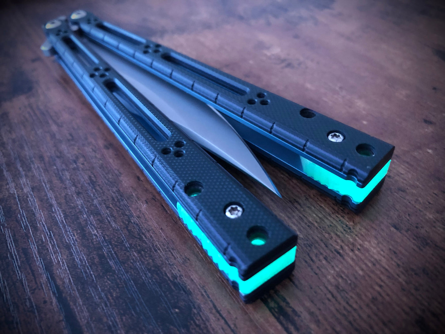 Reduce the handle bias of your HOM i-Basilisk, HOM Basilisk-R (for Titanium and G10/CF variants), and HOM Prodigy balisongs with Zippy extension spacers and handle inlays.
