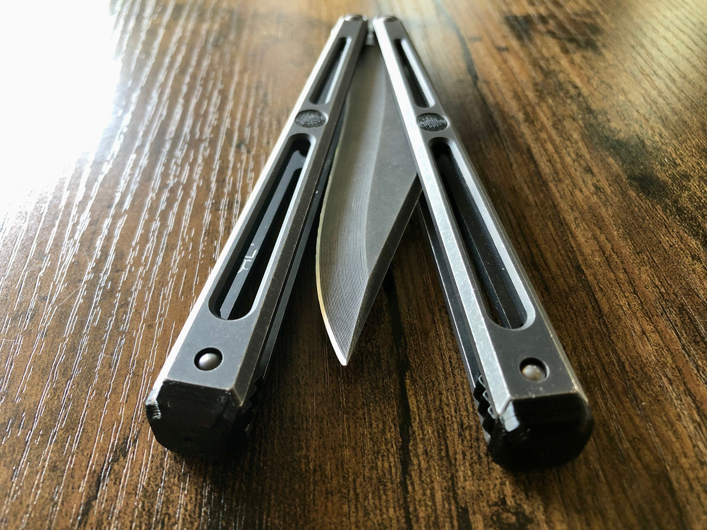 Extend and protect your handles with these Zippy spacers, custom-made for the Goose balisong (designed by Arthur Goins and machined by JK Design). The spacers are made from a shatter-proof polyurethane and protect your handles from drops while adding length. The spacers also feature positive sawtooth jimping and adjustable balance.
