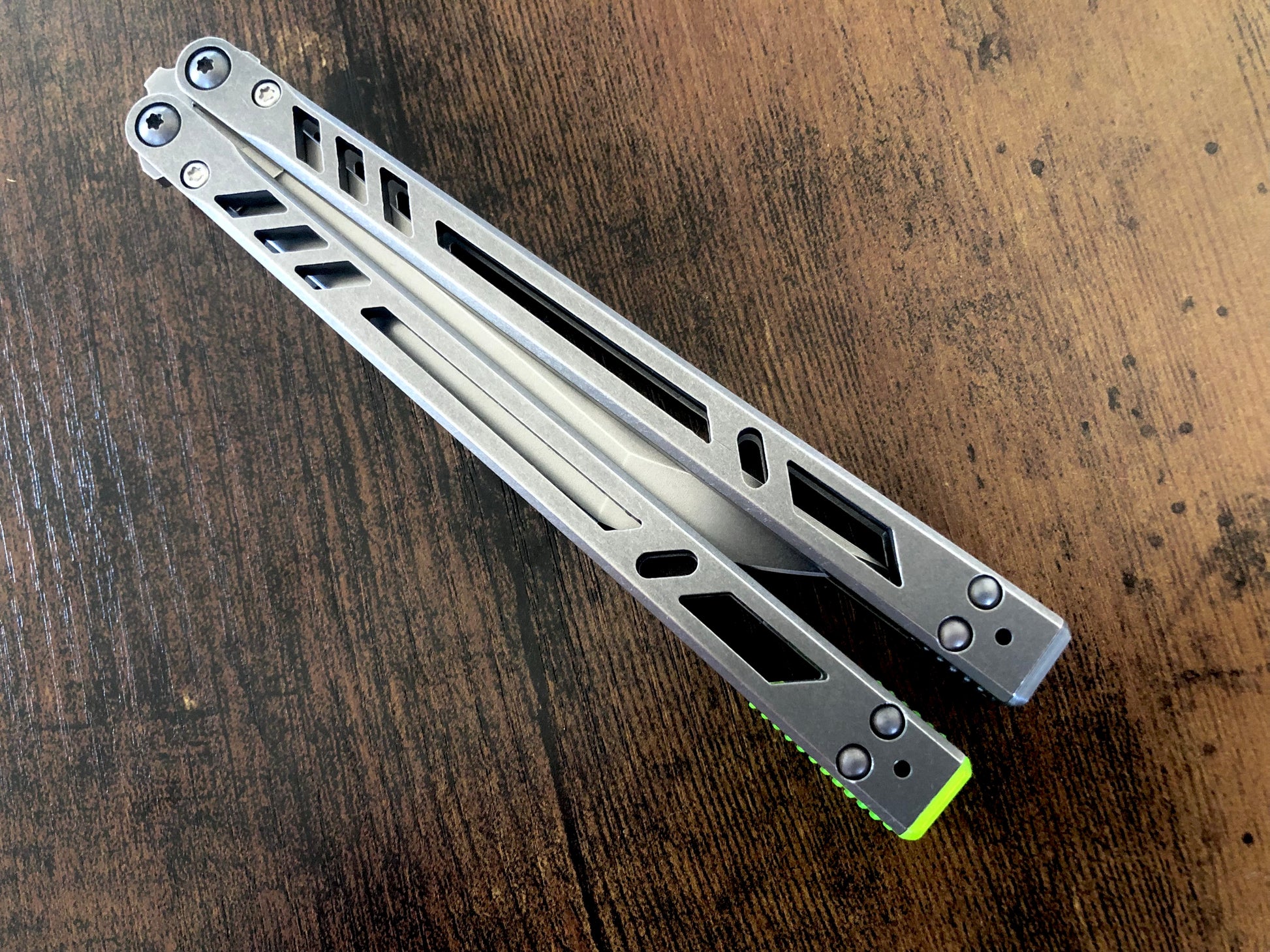 These Zippy spacers are designed for the BRS Barebones and Tibones, and are made in-house from a rubbery, shatter-proof polyurethane. The spacers are offered as either extensions or full-length "flush" spacers. The full-length spacers offer a slightly more neutral balance, while the extensions round the edges for comfort and protect the handles from drops. Both spacers feature positive jimping and enable adjustable balance with up to 1x removable tungsten weight per spacer.