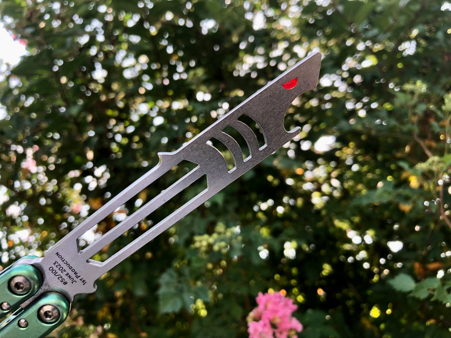 Modify the grip, eliminate the ring, and add a pop of color with these polyurethane handle inlays designed to fit the Squid industries Madko balisong trainer.