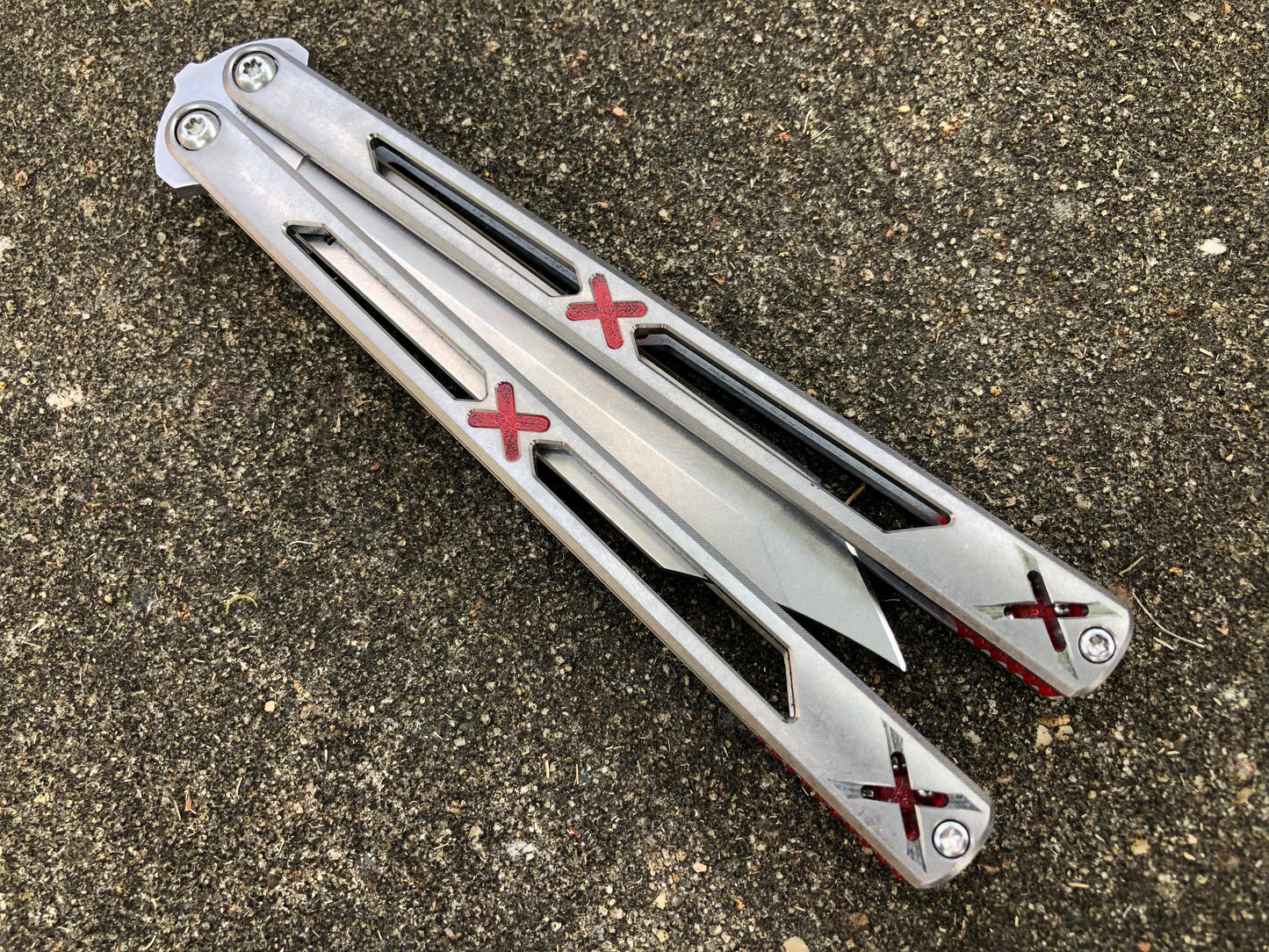 Made by Bxndxge Knives (Bandage, not bondage!) in collaboration with Zippy, the "Stitch" handles are a Titanium rehandle mod compatible with blades from both the BRS Replicant and Squid Industries Krake Raken balisongs.