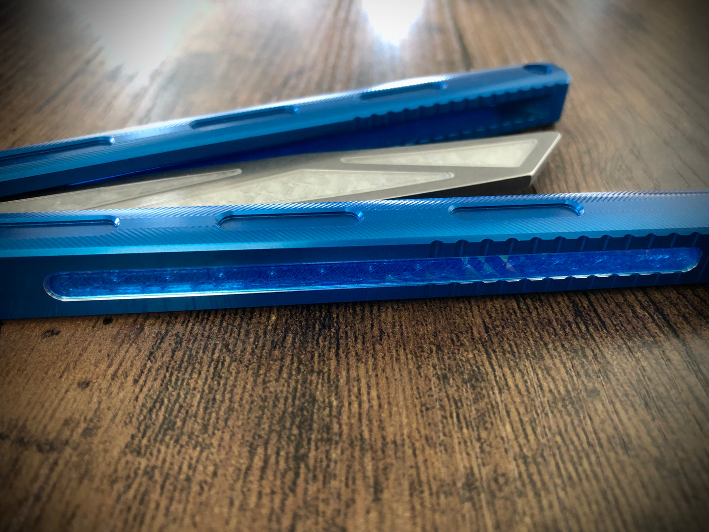Add a pop of color and silence the ring of your MachineWise Prysma, Prysma Pro, or SlifT balisongs with these these polyurethane Zippy Speed Channel inlays.