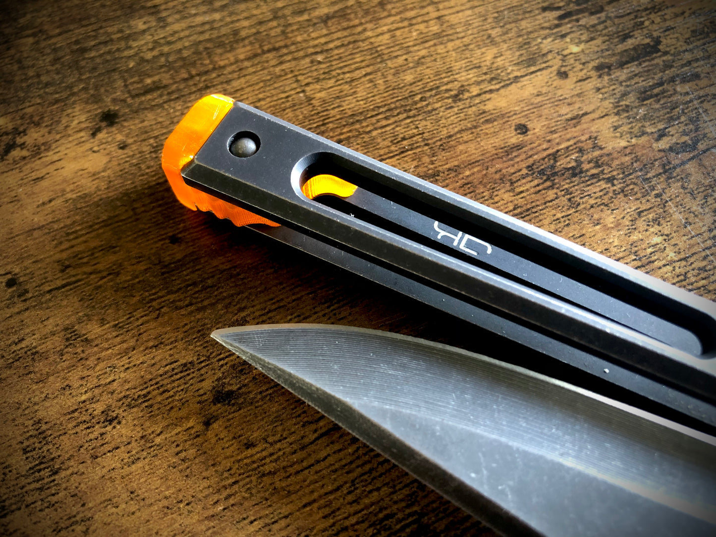 Extend and protect your handles with these Zippy spacers, custom-made for the Goose balisong (designed by Arthur Goins and machined by JK Design). The spacers are made from a shatter-proof polyurethane and protect your handles from drops while adding length. The spacers also feature positive sawtooth jimping and adjustable balance.